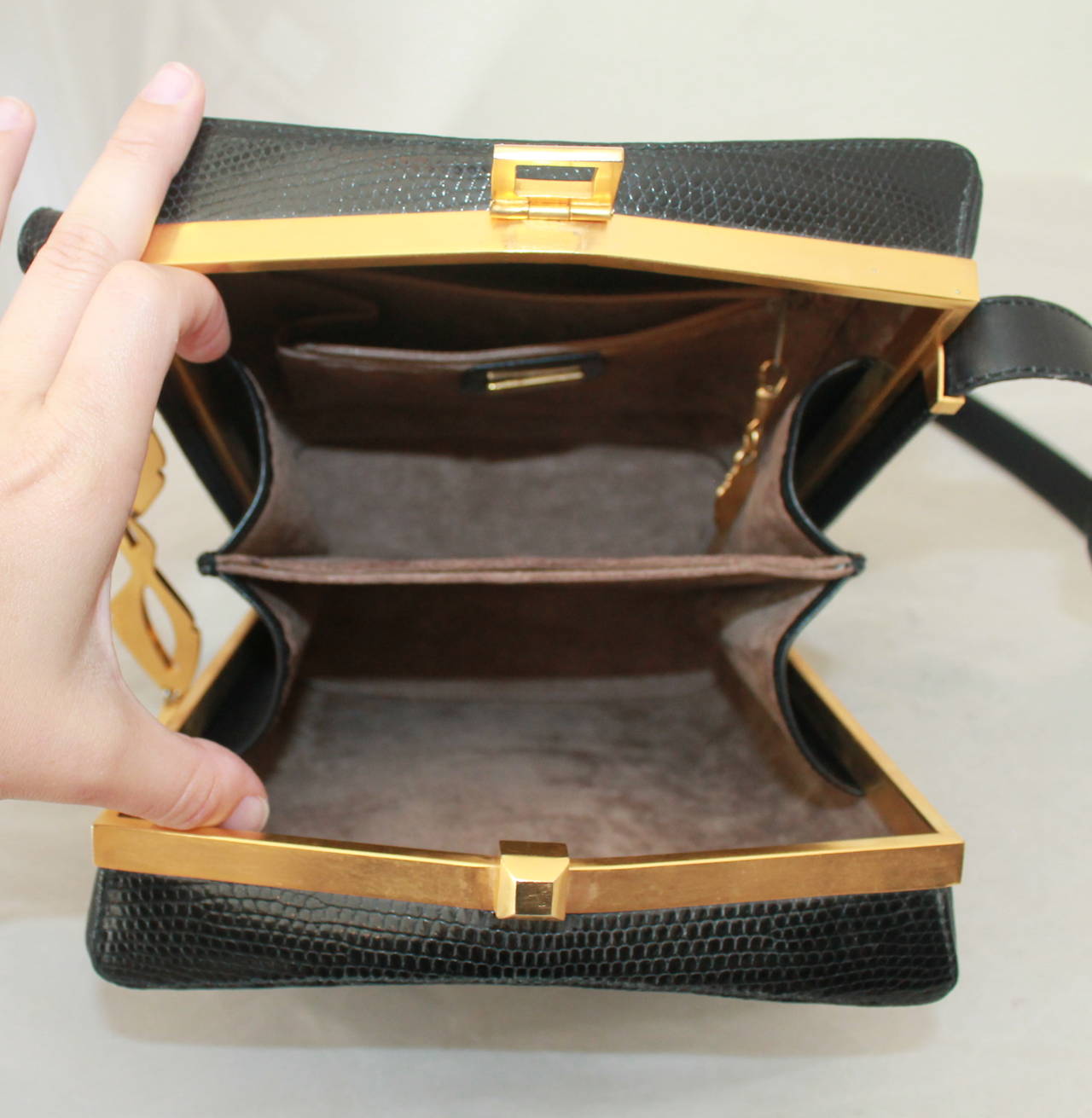 black gucci crossbody with gold chain