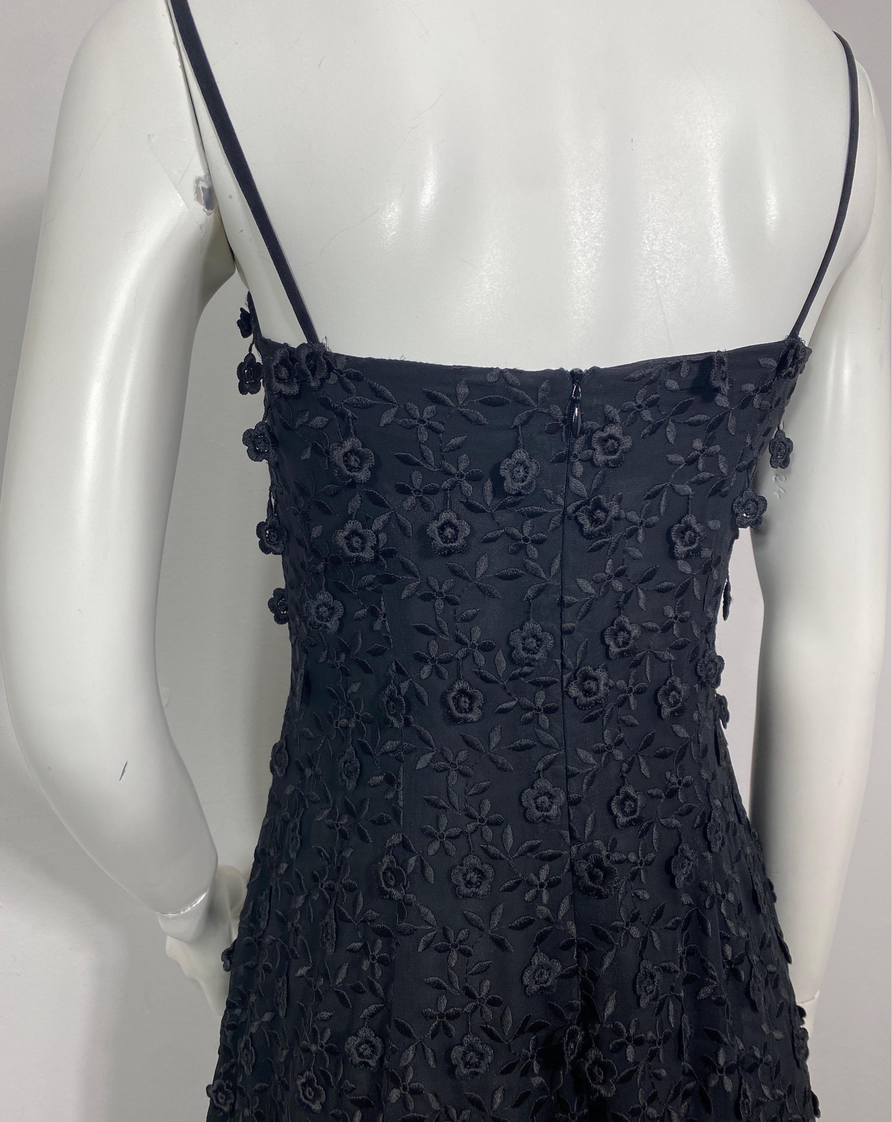 Escada Couture 1990 - Robe noire avec applications brodées - Taille 36 en vente 4