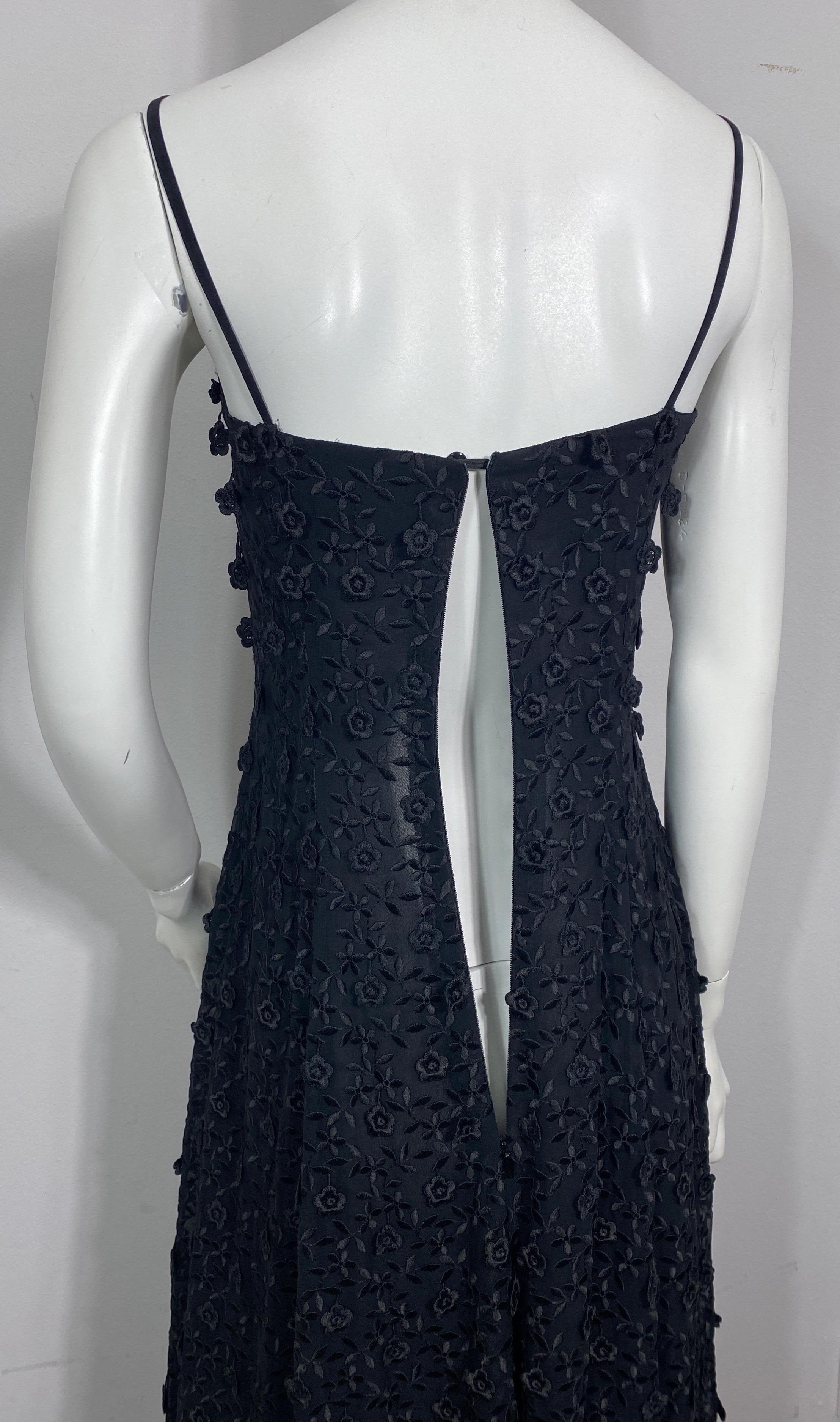 Escada Couture 1990 - Robe noire avec applications brodées - Taille 36 en vente 5