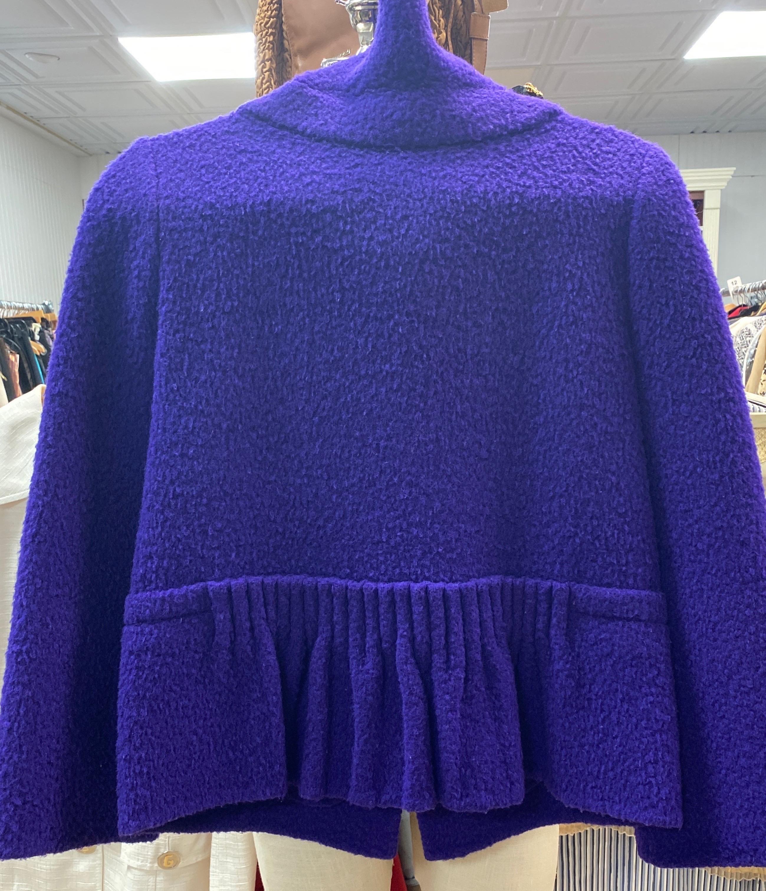 Oscar de la Renta Purple Alpaca Jacket with floral buttons-8 For Sale 4