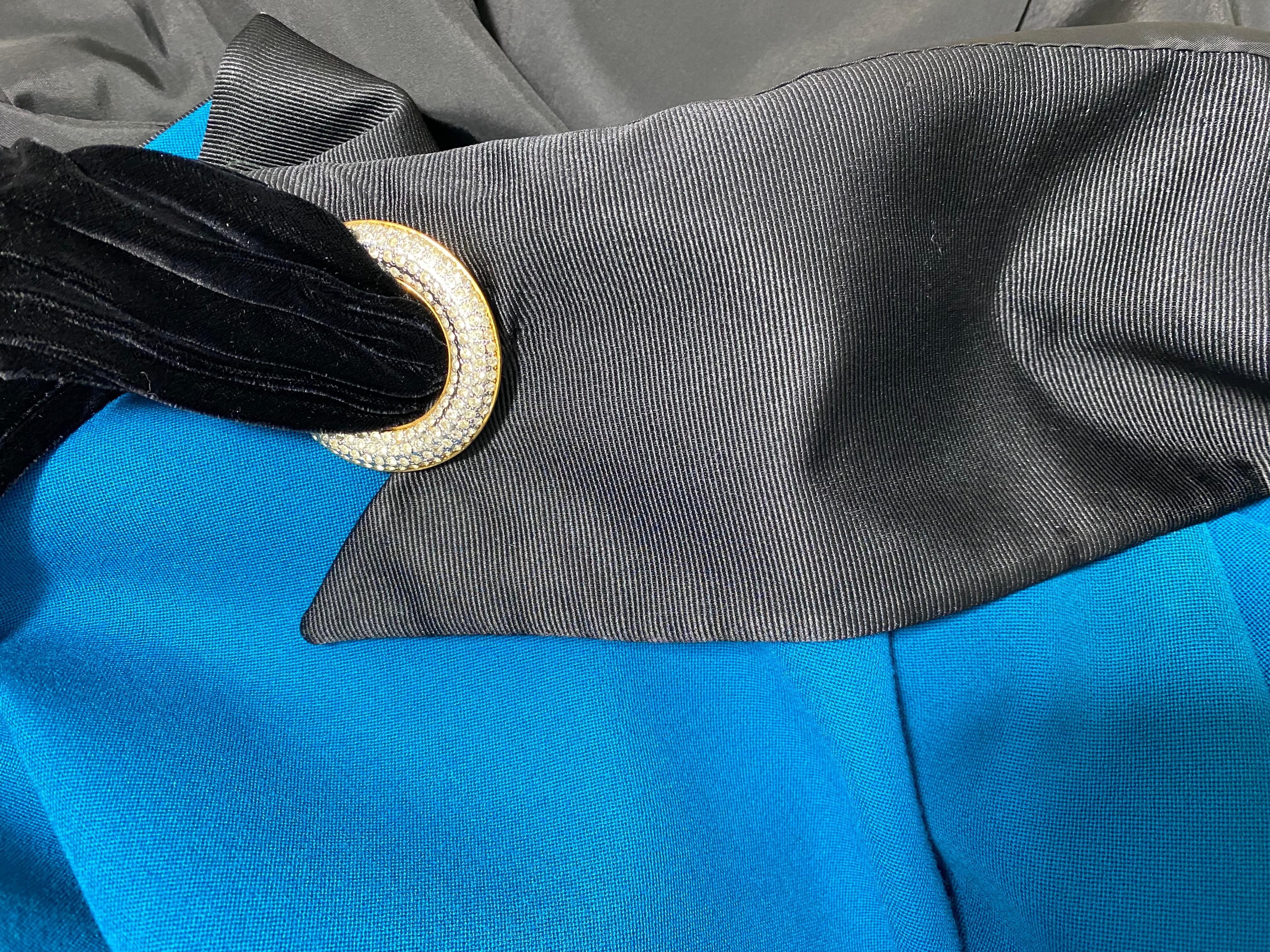 Valentino 1980's Turquoise lightweight wool tuxedo style jacket-Size 8 For Sale 1
