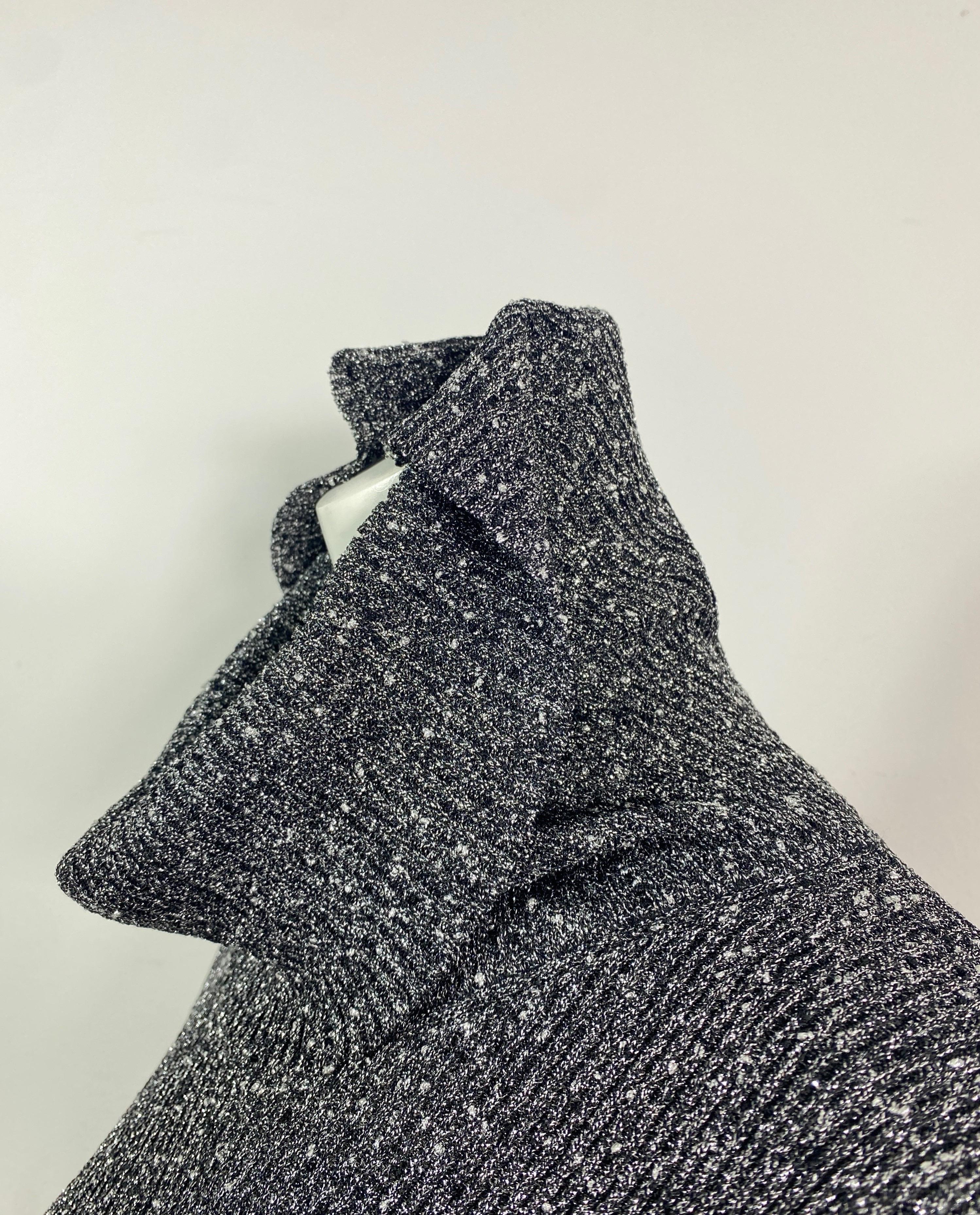 Chanel Runway Fall 2005 Grey Metallic Knit Sleeveless Turtleneck Top - Size 40 In Excellent Condition For Sale In West Palm Beach, FL