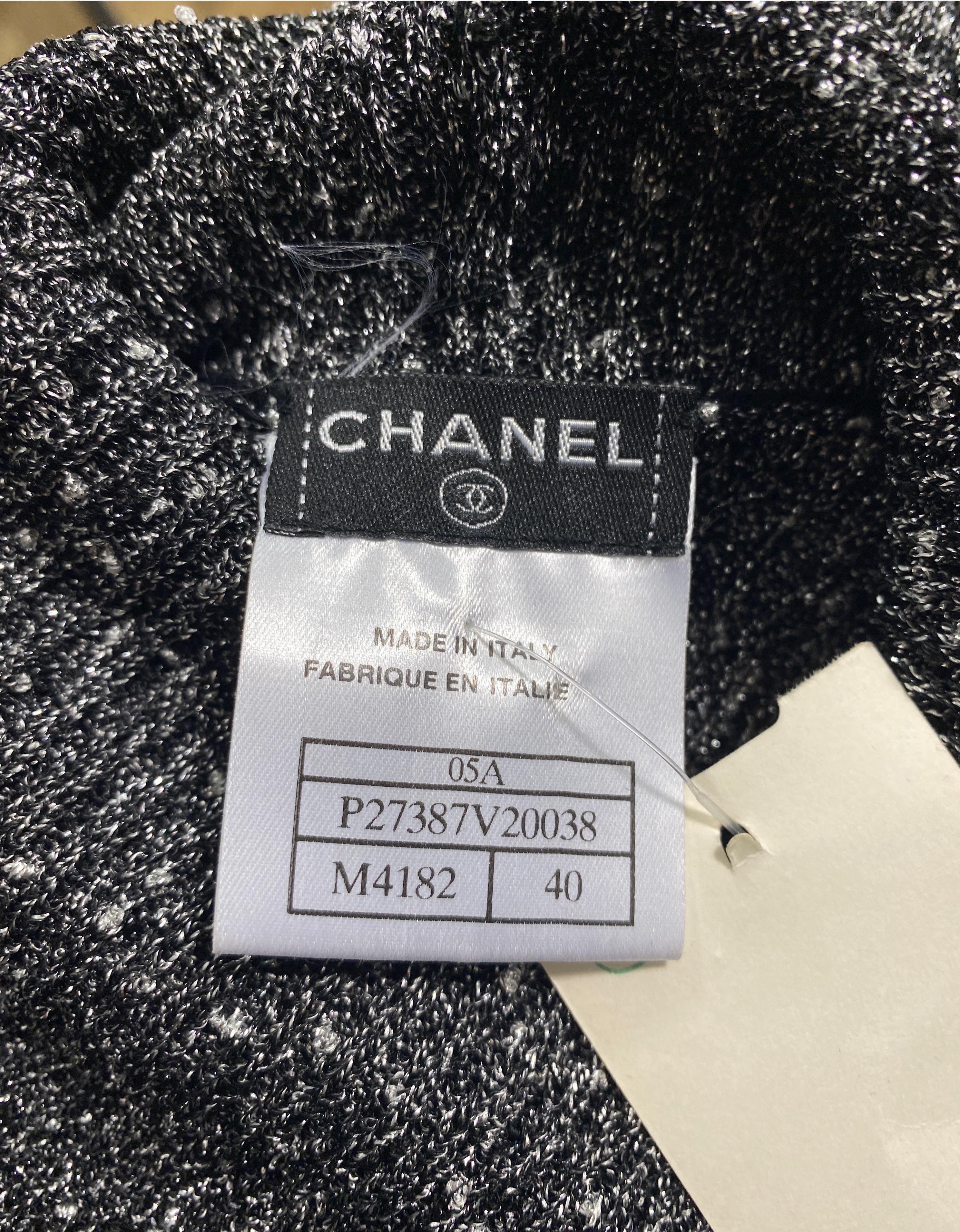 Chanel Runway Fall 2005 Grey Metallic Knit Sleeveless Turtleneck Top - Size 40 For Sale 8