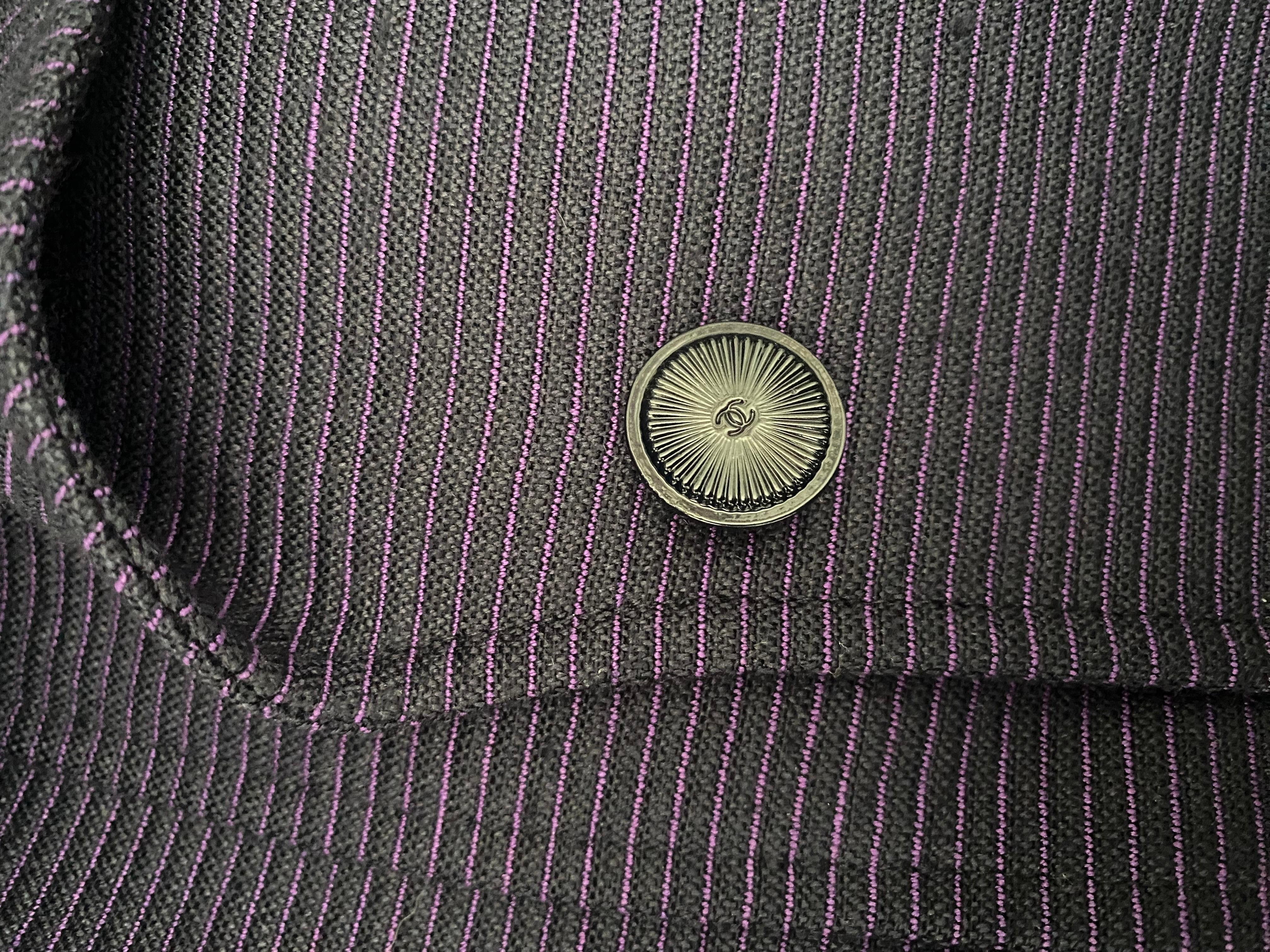 Chanel Spring 2001 Purple Two Toned Wool/Silk Blend Ribbed Skirt Suit - Size 40 For Sale 5