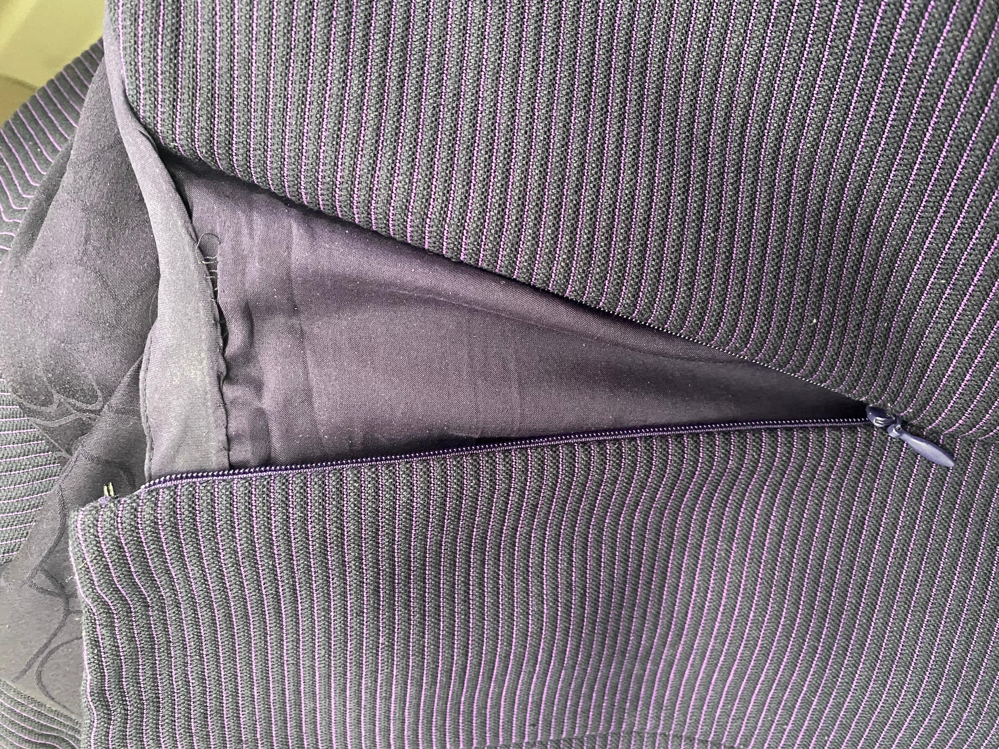 Chanel Spring 2001 Purple Two Toned Wool/Silk Blend Ribbed Skirt Suit - Size 40 For Sale 7