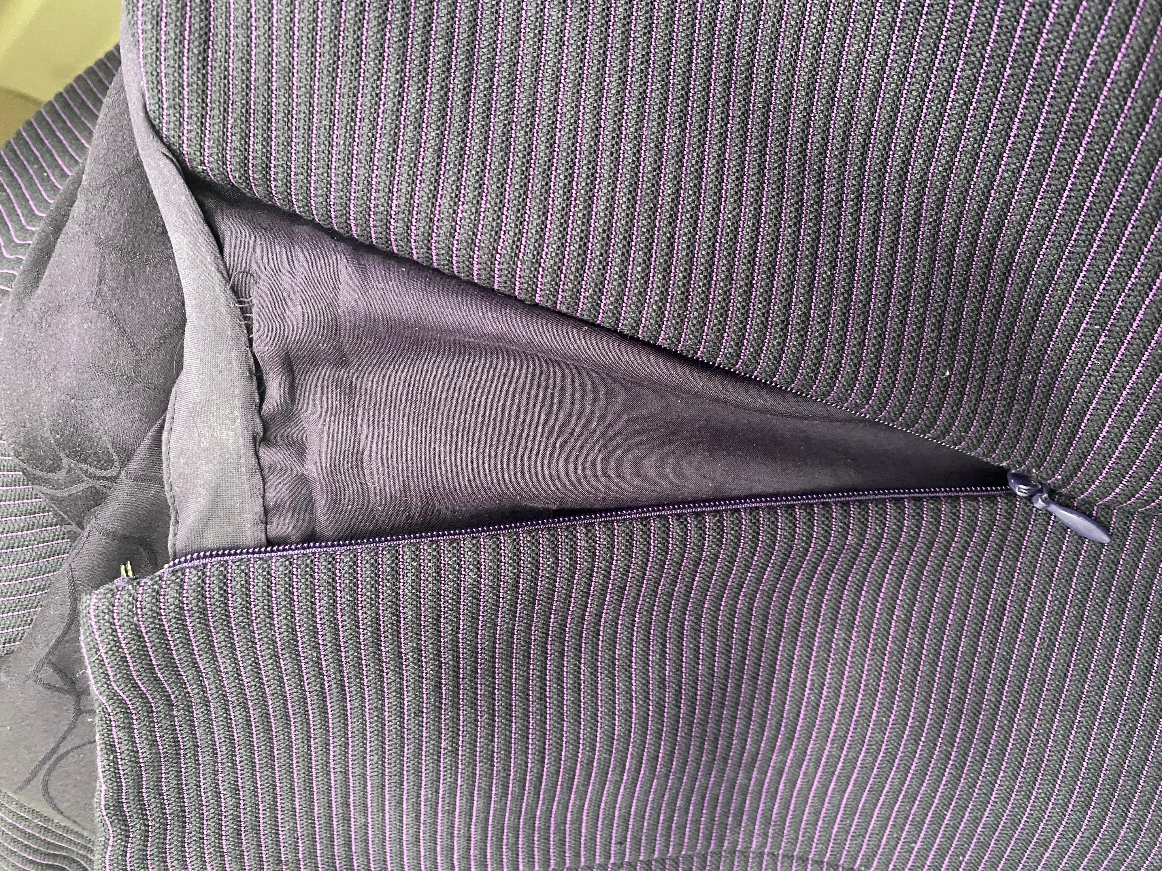 Chanel Spring 2001 Purple Two Toned Wool/Silk Blend Ribbed Skirt Suit - Size 40 For Sale 7