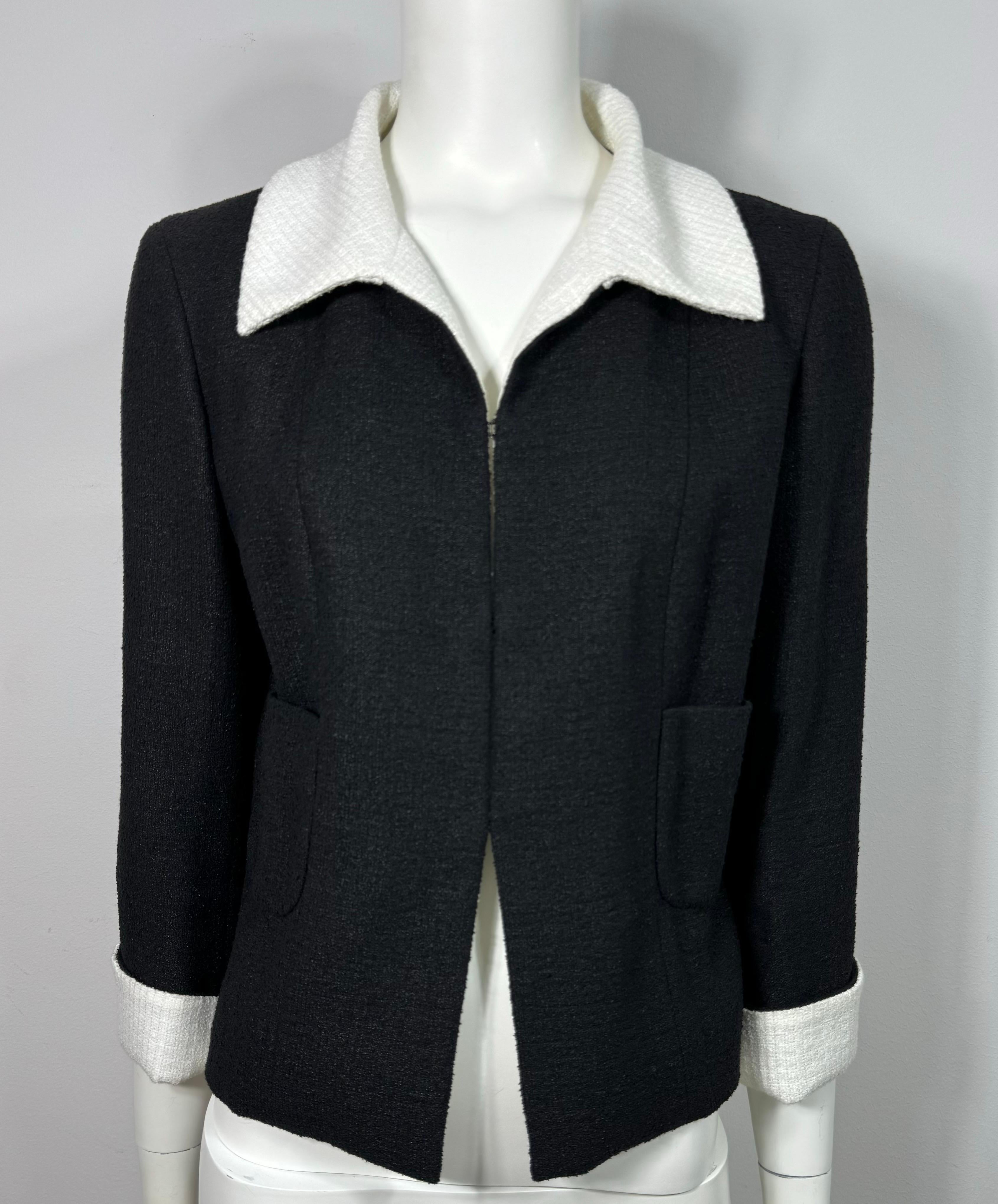 Women's Chanel Runway Spring 2009 Black Linen Blend Jacket w/ White Collar/Cuff - 42 For Sale