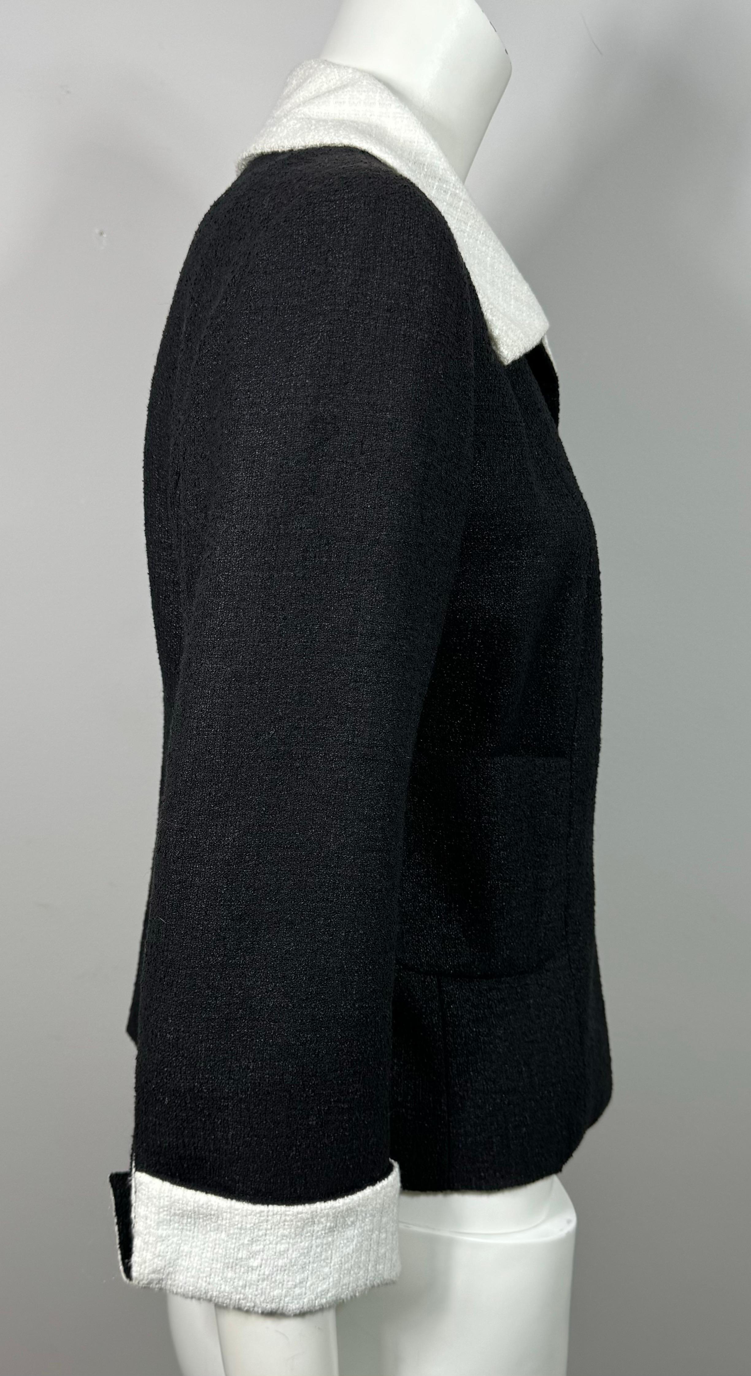 Chanel Runway Spring 2009 Veste en lin noir avec col et poignets blancs - 42 en vente 4