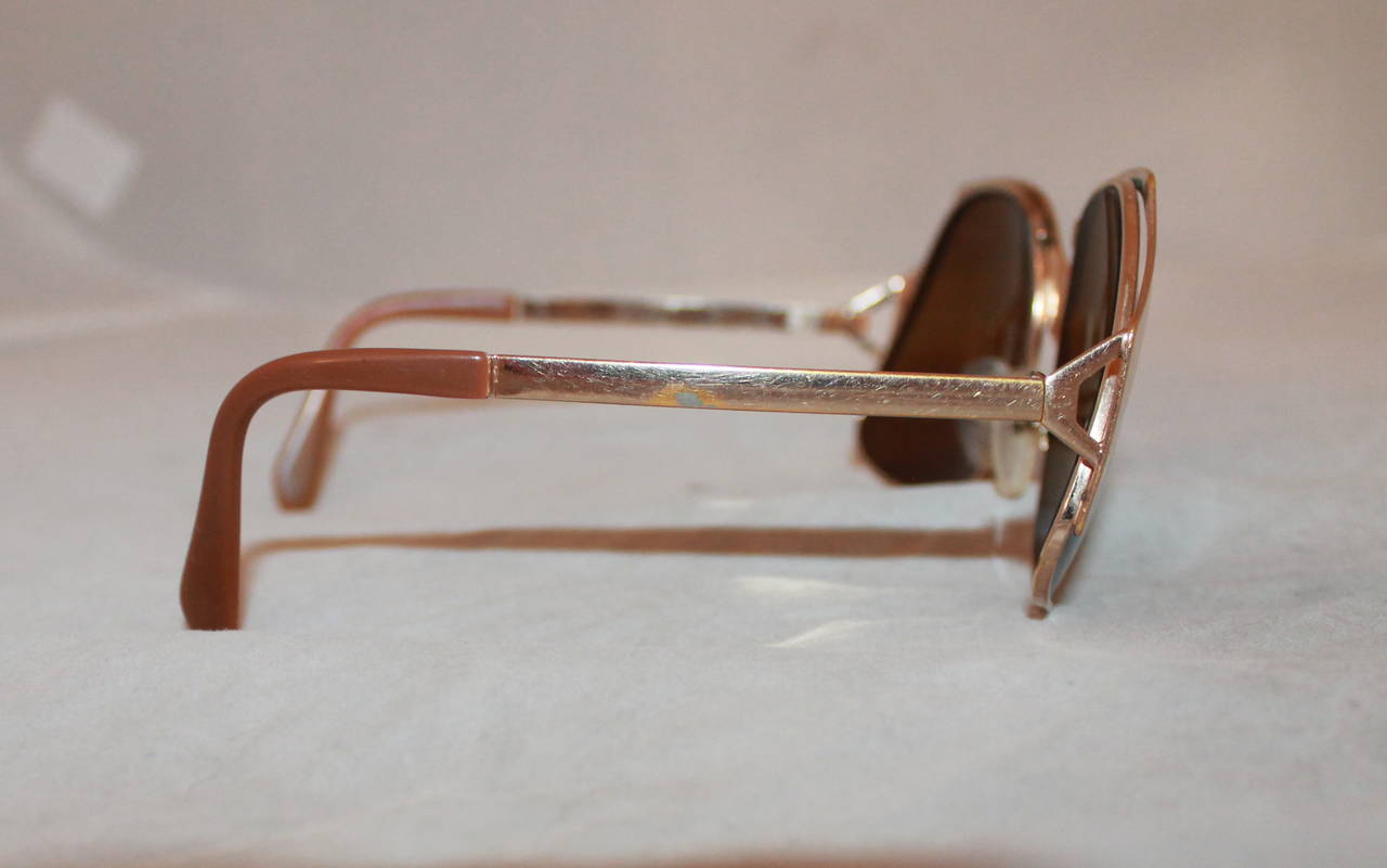 1960's Vintage Gold Geometric Sunglasses In Good Condition In West Palm Beach, FL