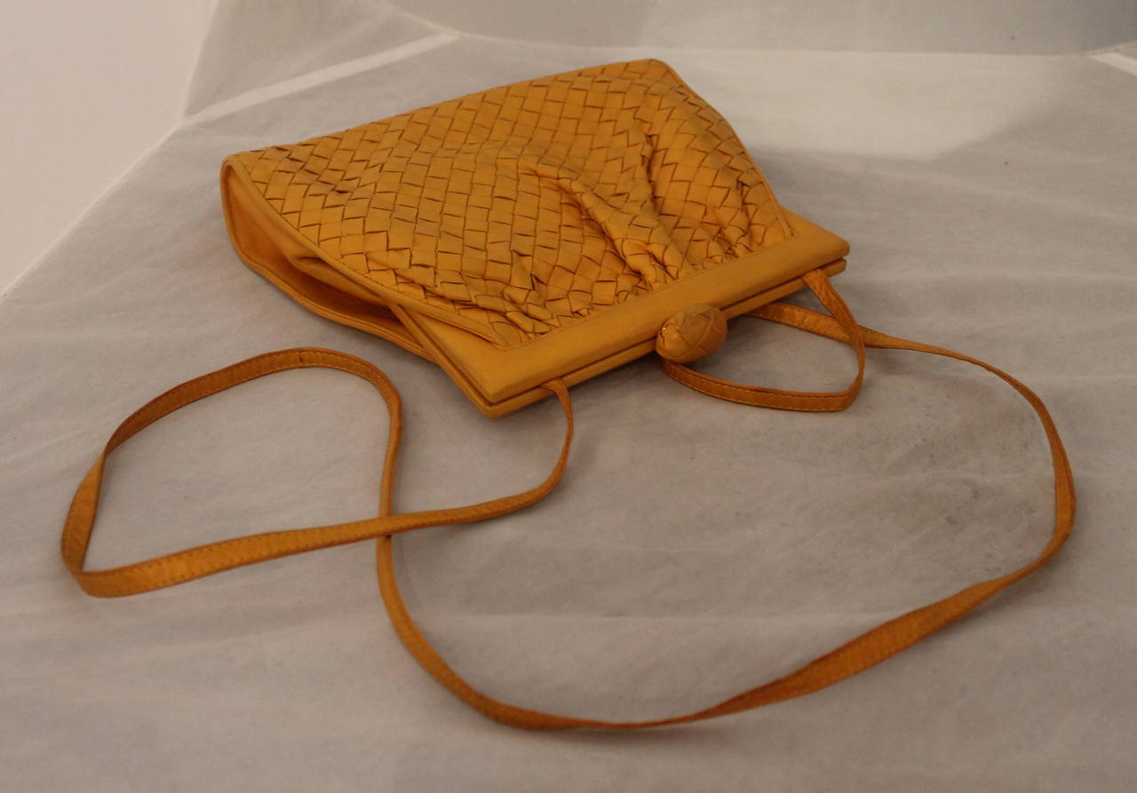 Bottega Veneta 1980's Vintage Mustard Braided Leather Clutch/Crossbody Bag. This bag is in good vintage condition with wear consistent with age. The clasp is dirty on the bottom and some of the leather has small dirt marks.