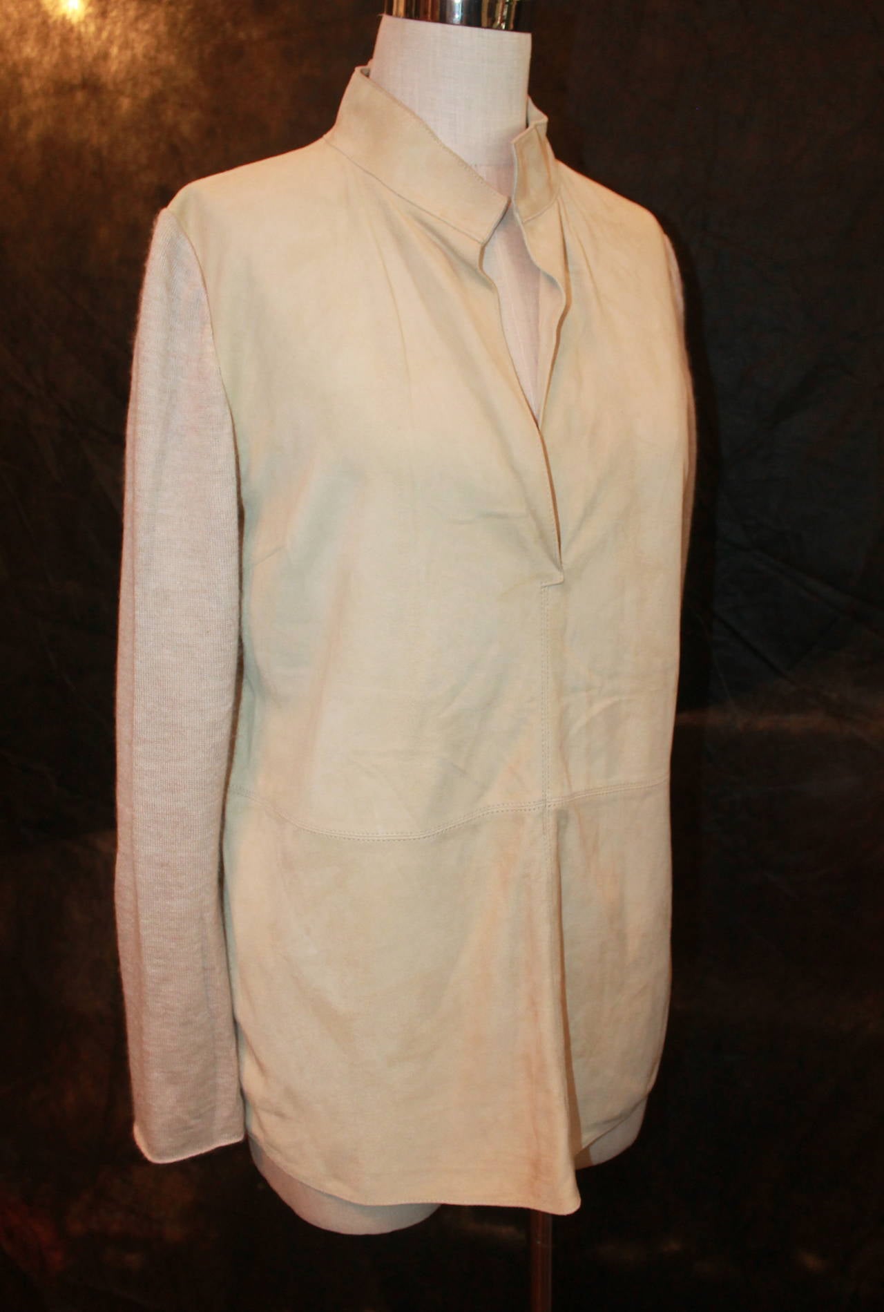 Brunello Cucinelli Beige Cashmere & Suede Blouse - M. This top is in very good condition. The cut of the top fits a variety of sizes.

Measurements:
Bust- 38