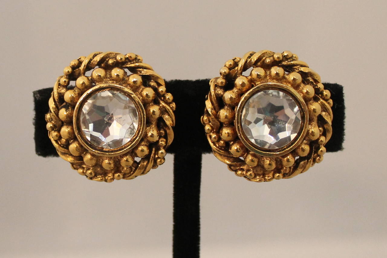 Chanel 1970's Vintage Rhinestone & Goldtone Clip-On Earrings. These earrings are in very good condition for its vintage age. 

Measurements:
Length- 1.25