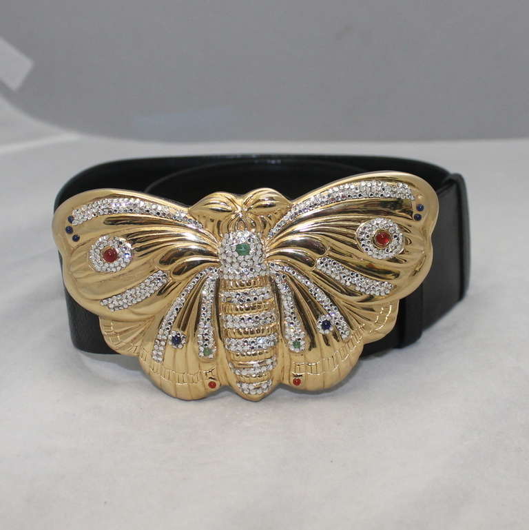 Judith Leiber gold butterfly jeweled belt with black leather strap. This belt is in impeccable condition.
Measurements:
Butterfly Length- 5