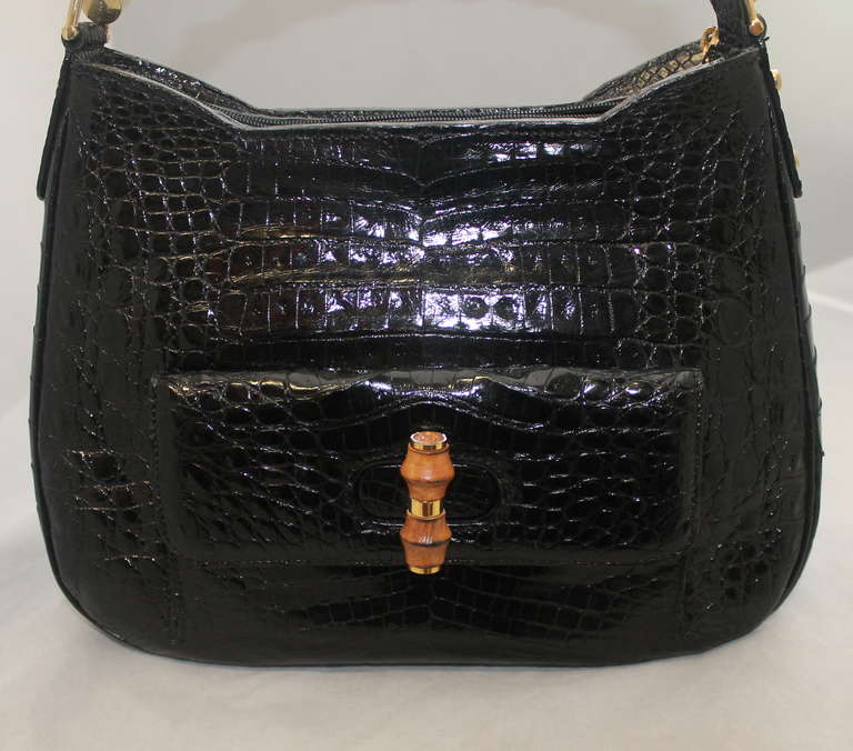 Rossi and Caruso Black Alligator Print Bamboo Bag. This bag is in excellent condition and comes with a duster. 
Measurements:
Height- 8"
Length- 11"
Depth- 4"
Handle Drop- 8"