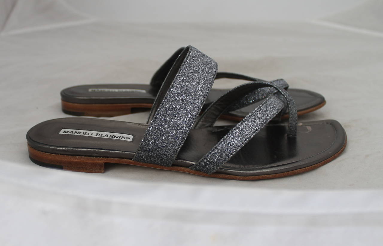 Manolo Blahnik Gunmetal Silver Glitter Sandals - 38.5 In Good Condition In West Palm Beach, FL