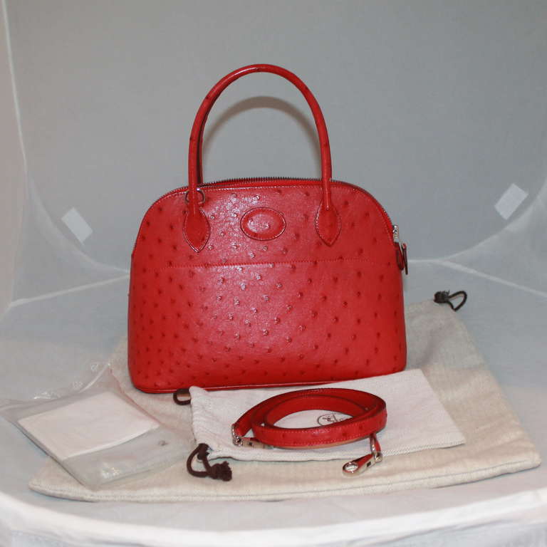 Hermes Rouge Vif Sellier Ostrich Bolide - 25cm - SHW  This one of a kind and very hard to obtain ostrich mini bolide is in pristine condition. Comes with duster and rainpouch, and detachable shoulder strap.
Measurements:
width 25cm
height 19