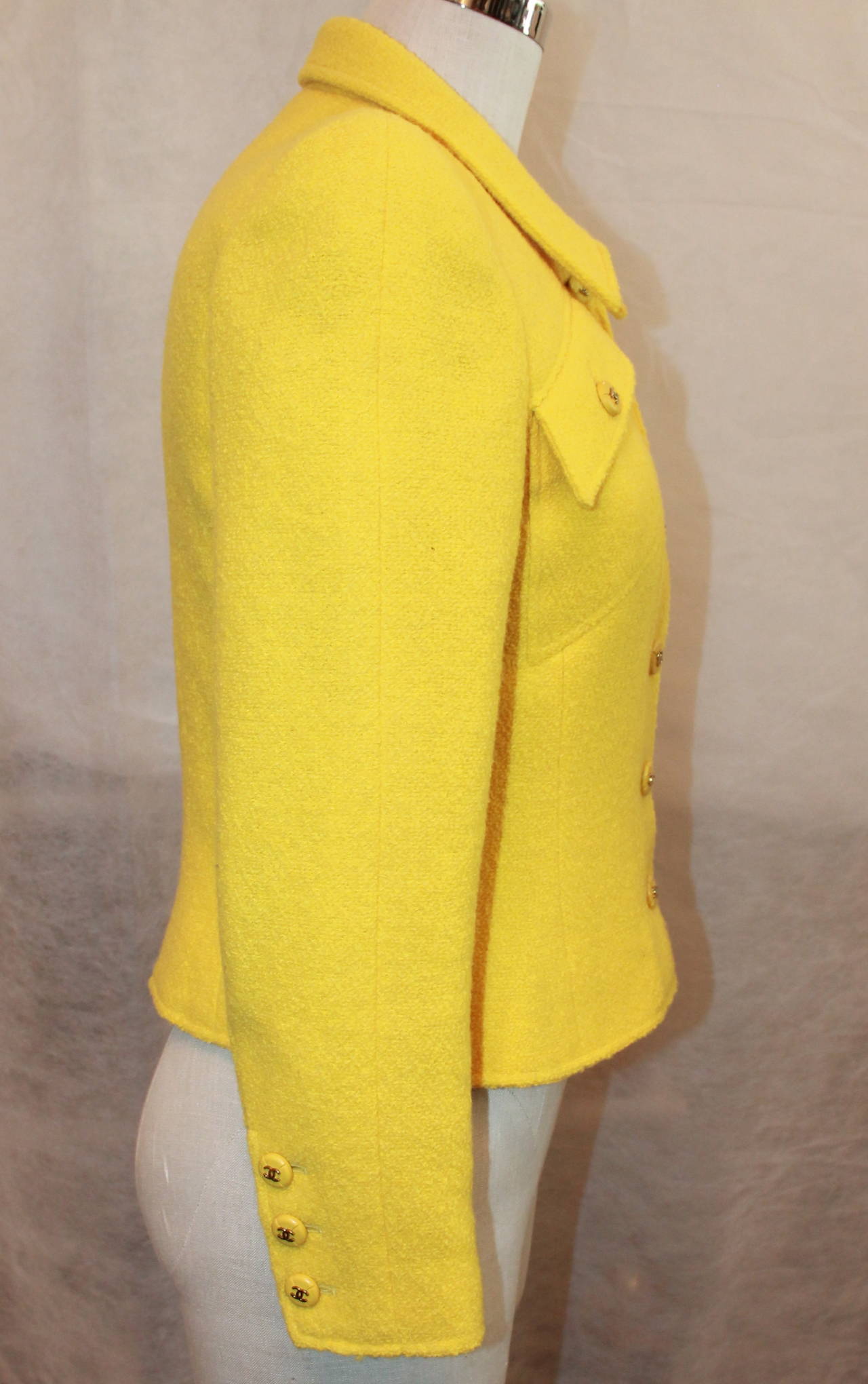 Chanel 1980's Yellow Tweed Single Breasted Jacket - 36 In Excellent Condition In West Palm Beach, FL