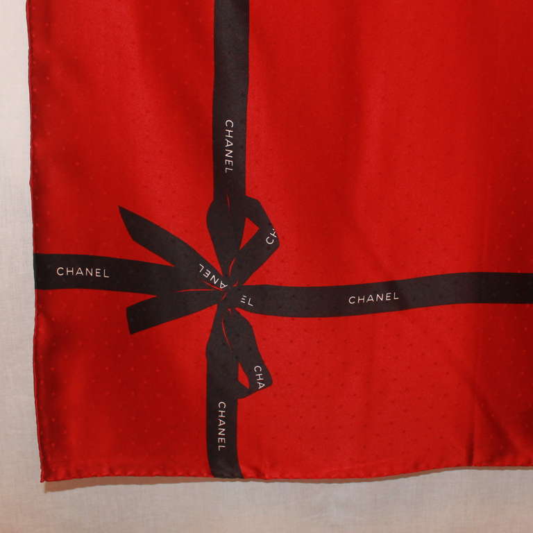 Chanel silk scarf with red background and black Chanel ribbon print. Scarf is in very good condition.
Measurements:
Length- 33.5