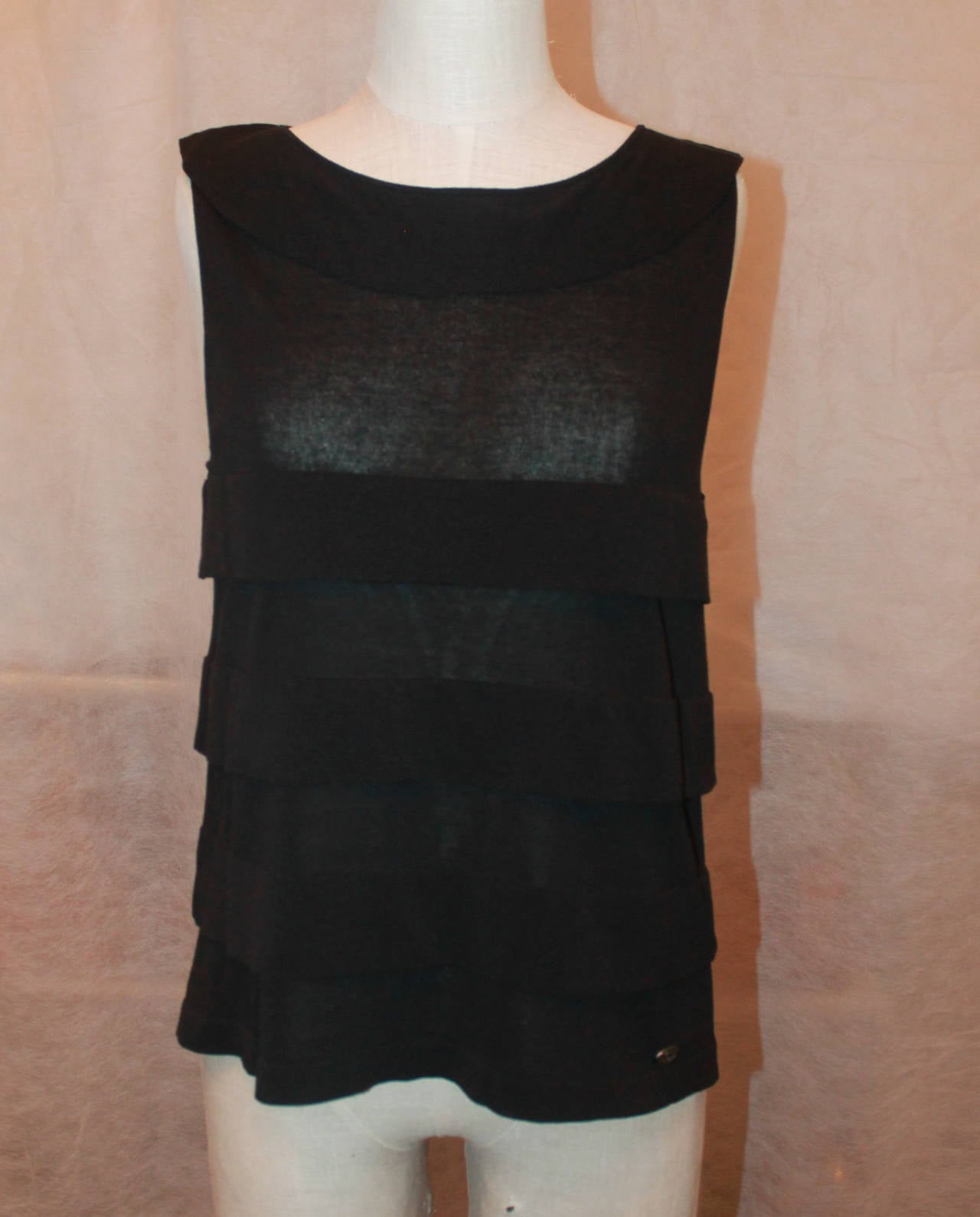 2006 Chanel Black Cotton Shutter Pleat Sleeveless Top with metal 