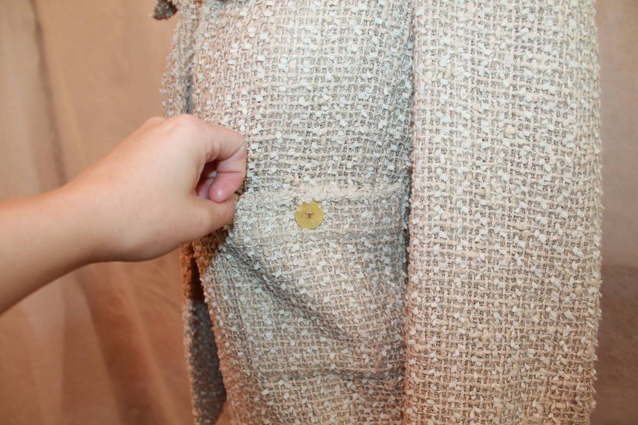 1999 Chanel Beige and White Tweed Jacket - 38 In Good Condition In West Palm Beach, FL