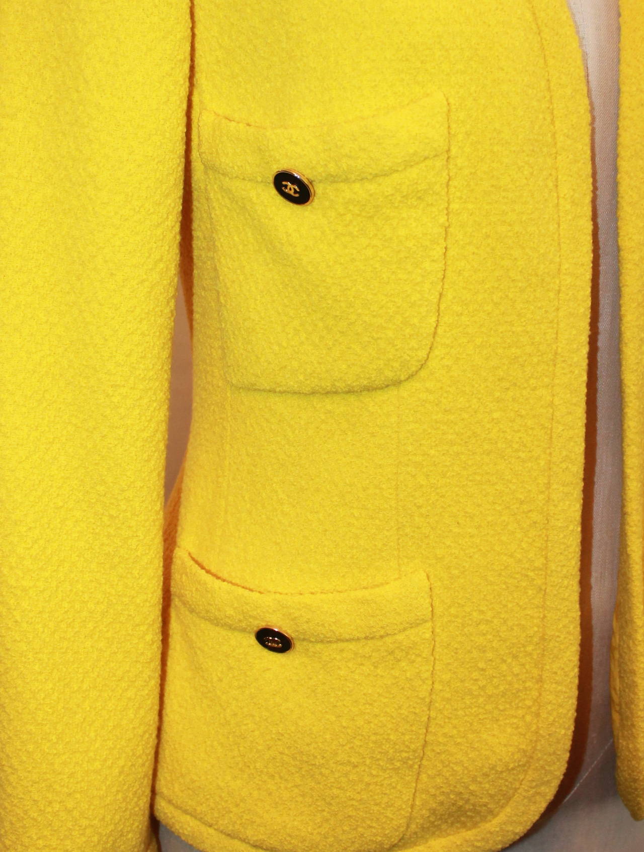 Chanel 1980's Vintage Yellow Tweed 4-Pocket Jacket - 38 In Good Condition In West Palm Beach, FL