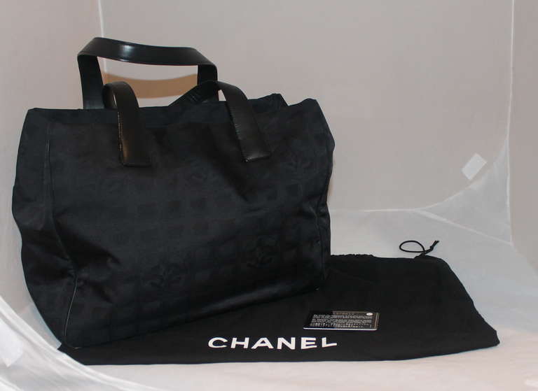 Fourre-tout Chanel en nylon noir avec monogramme, circa 2002