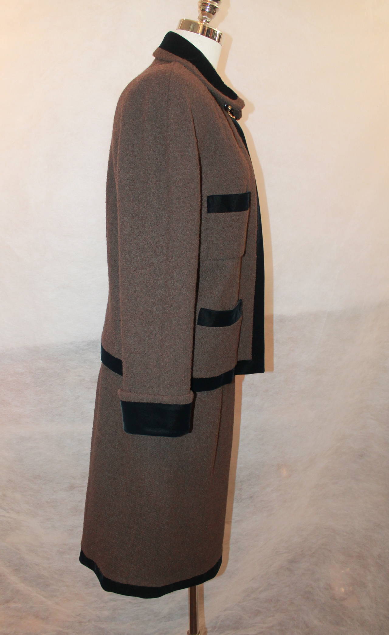 Chanel Braun & Schwarz Wolle Rock Anzug mit Samtbesatz - ca. 80er Jahre 1