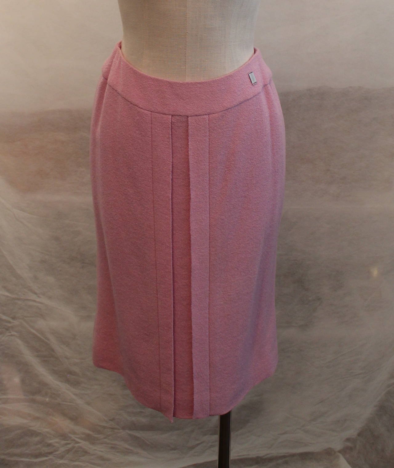 Women's Chanel 1999 Vintage Pink/Lavender Pleated Skirt Suit - 38