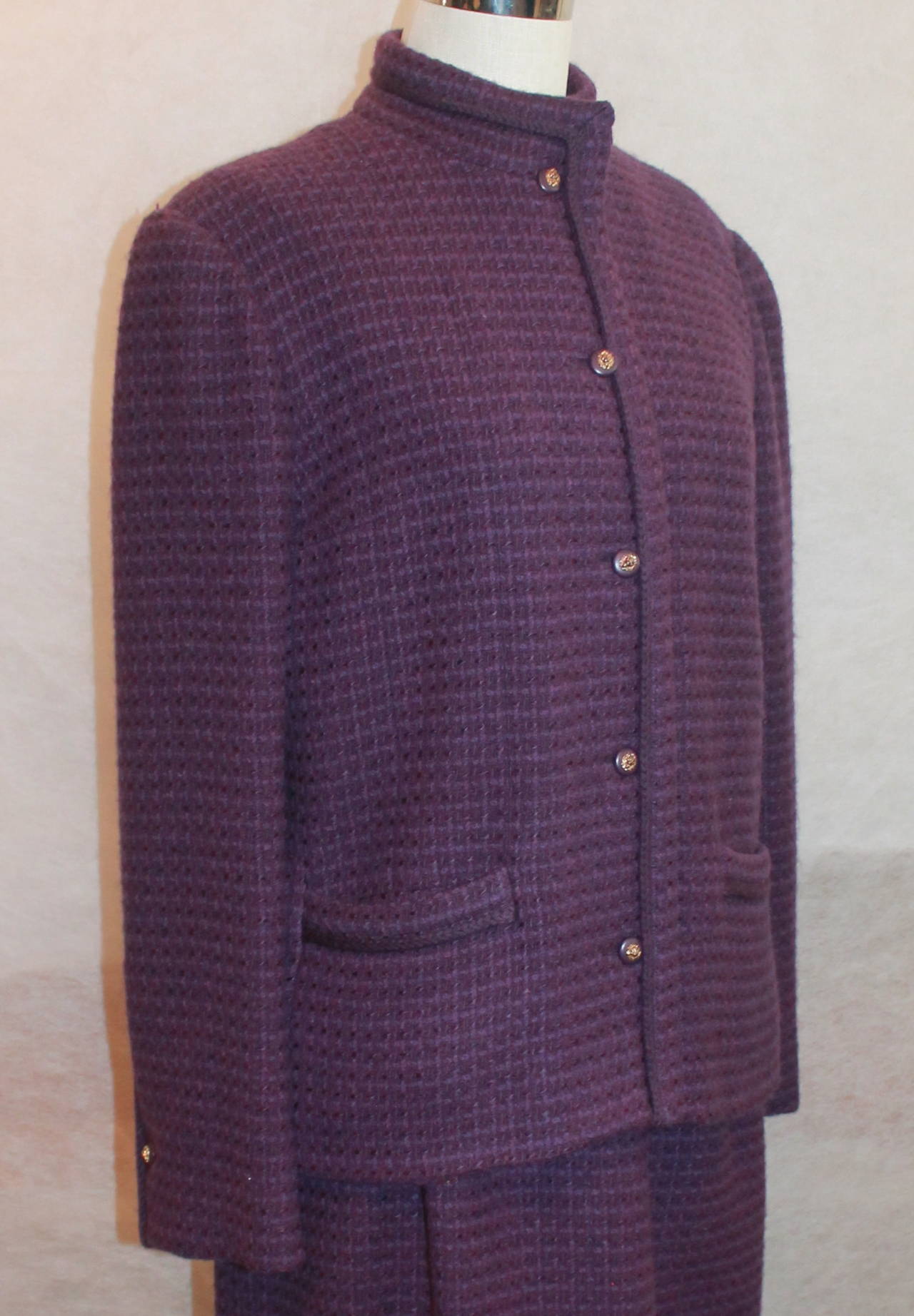 Noir Tailleur jupe en tweed violet vintage Chanel des années 1970 - 44 en vente