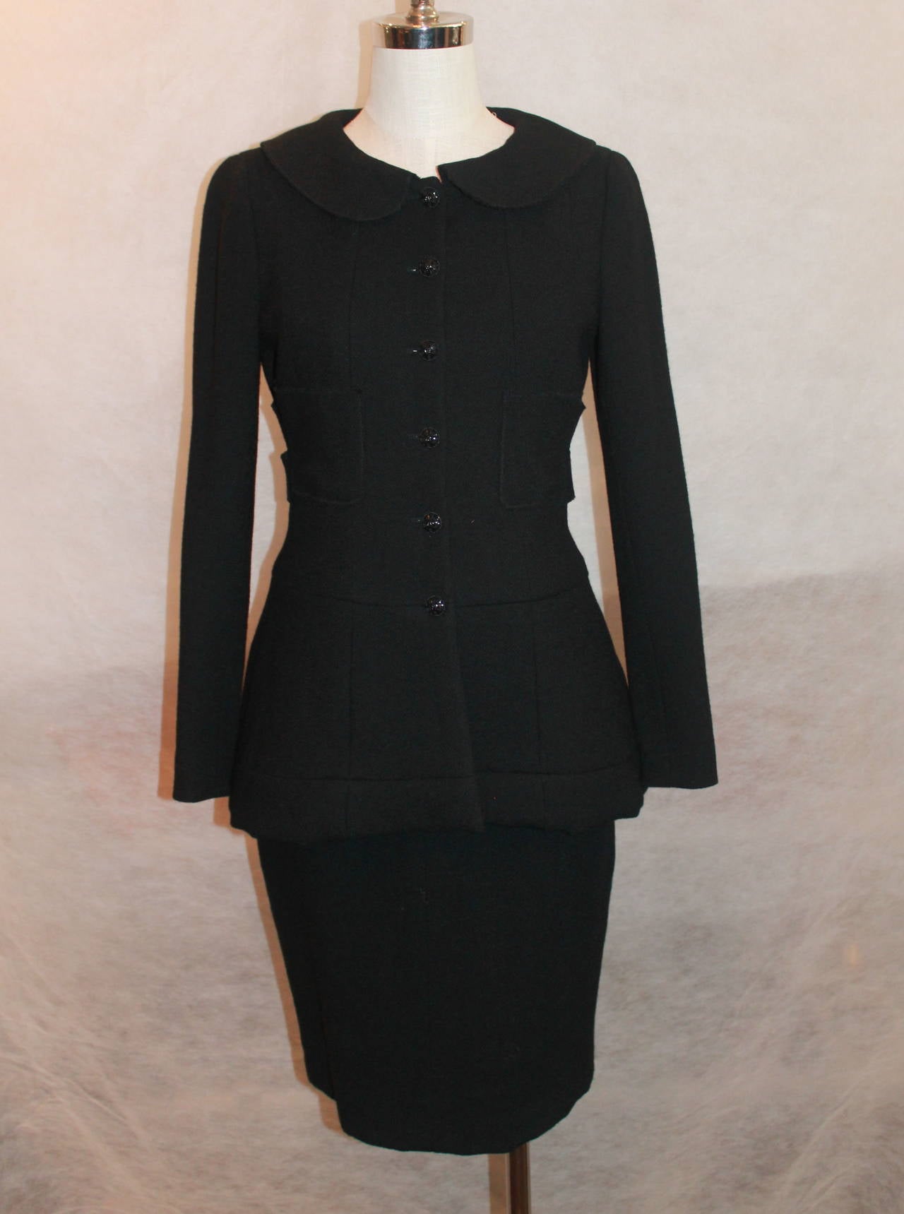 Chanel Black Wool Skirt Suit w/ removable white collar and cuffs-38-2008 In Excellent Condition In West Palm Beach, FL