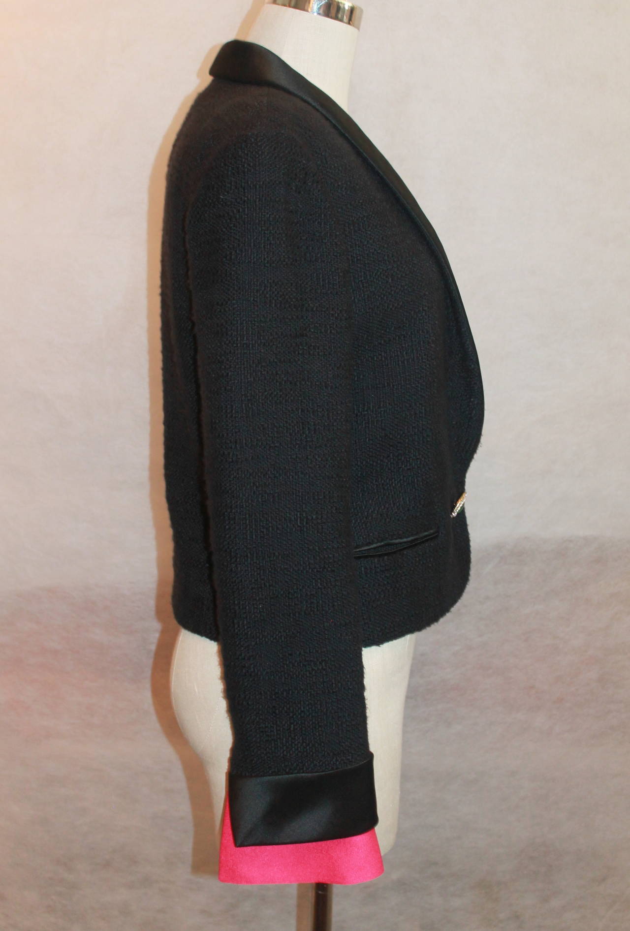 Chanel Black tuxedo style jacket w/ pink removable cuffs-40 In Excellent Condition In West Palm Beach, FL