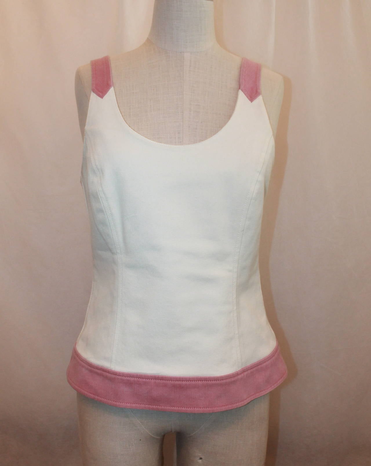 2004 White Jean Tank Top with Pink Straps and Bottom Trim. White and Pink Chanel Buttons on Back. Size 42.

Fabric:
98 % Cotton
2 % Spandex

Measurements:
Bust: 34 