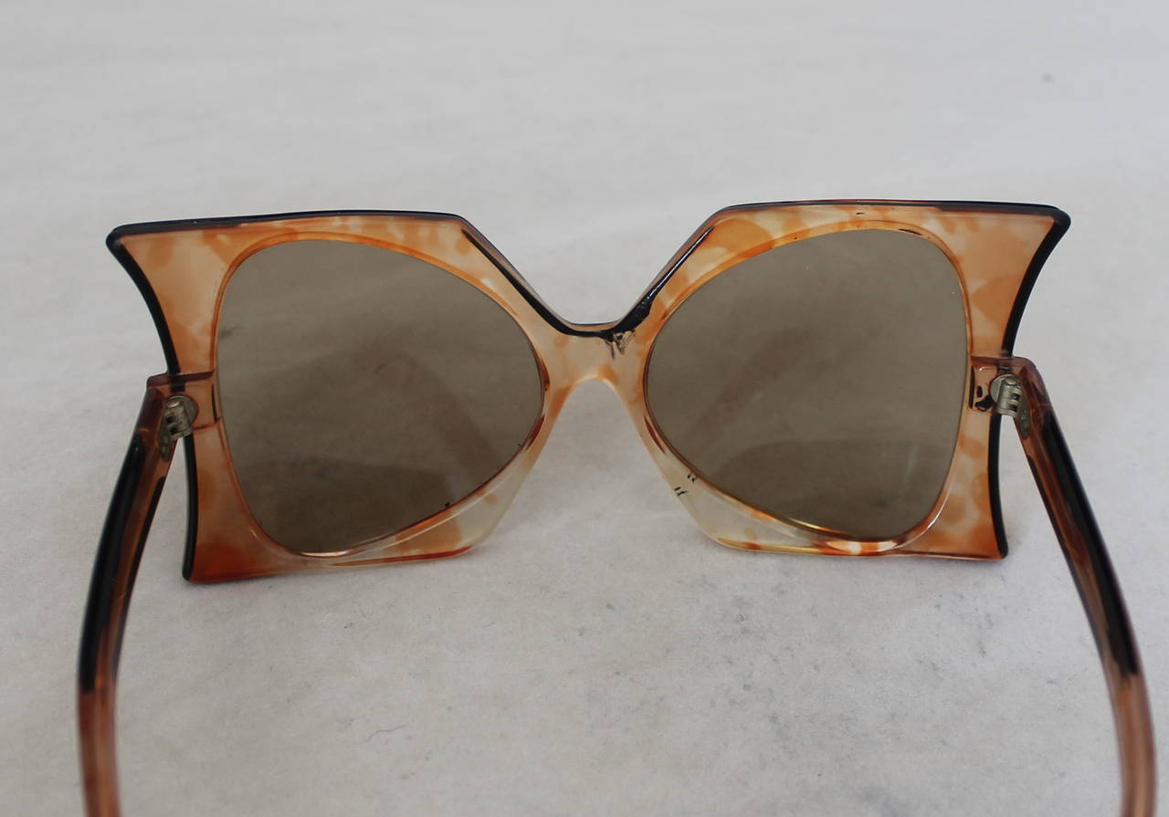 1960's Vintage Parisian Brown Square Lucite Sunglasses 1