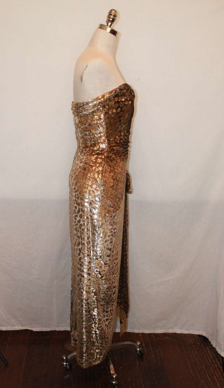 Carolyn Roehm silk pane cut velvet animal print gold gown. This gown has a sweetheart neckline with ruching to the side and a bow. It is in excellent condition and a size 4.
Measurements:
Bust- 28