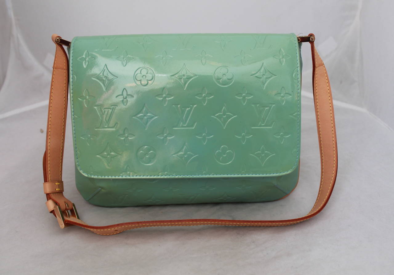 Louis Vuitton 1999 Vintage Aqua Thompson Street Bleu Vernis Shoulder Bag. This bag is in good vintage condition with some wear visible. There is an area on the back of the bag that has red markings on it and an area on the bottom has slight