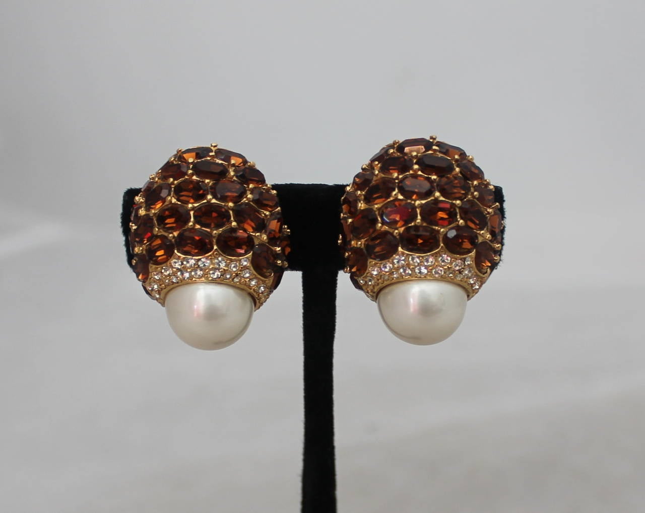 Ciner 1990s Goldtone with Amber Colored Stones, Rhinestones, and Large Pearl Clip on Earrings. These Earrings are in Excellent Condition.

Measurements:
Length: 1.35 