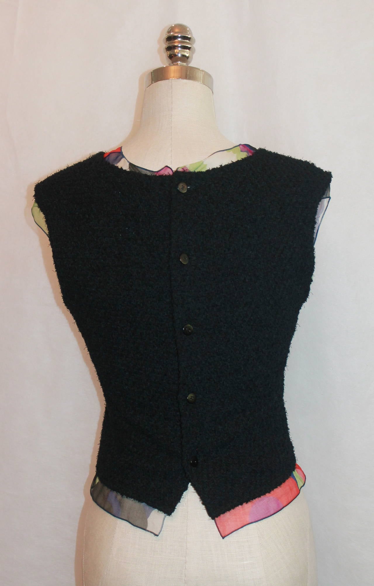 Chanel 2000 Black & Multi-Color Cropped Top - 38 In Excellent Condition In West Palm Beach, FL