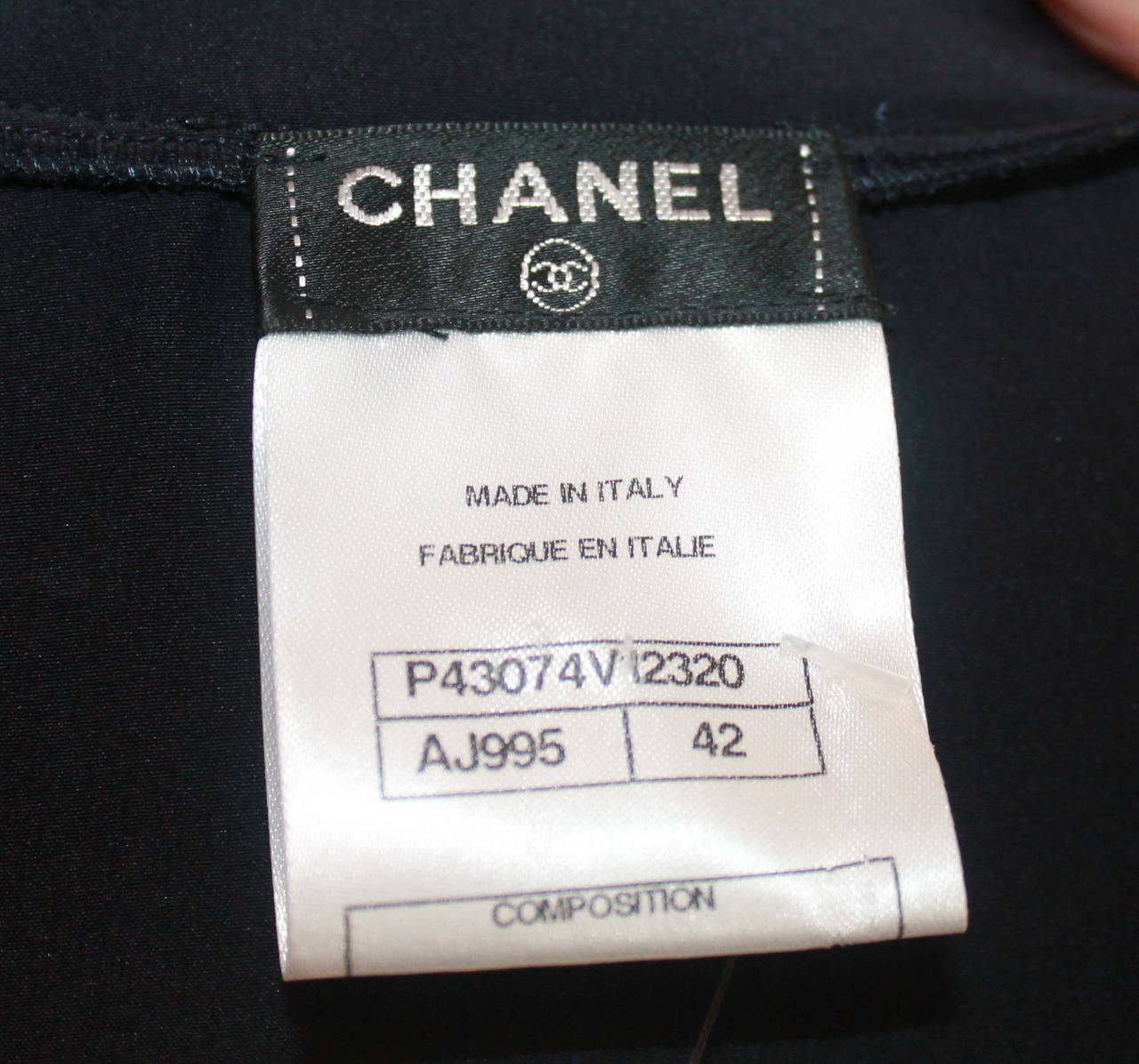 Chanel Navy Silk Floral Quilted Sleeveless Top - 42 In Excellent Condition In West Palm Beach, FL