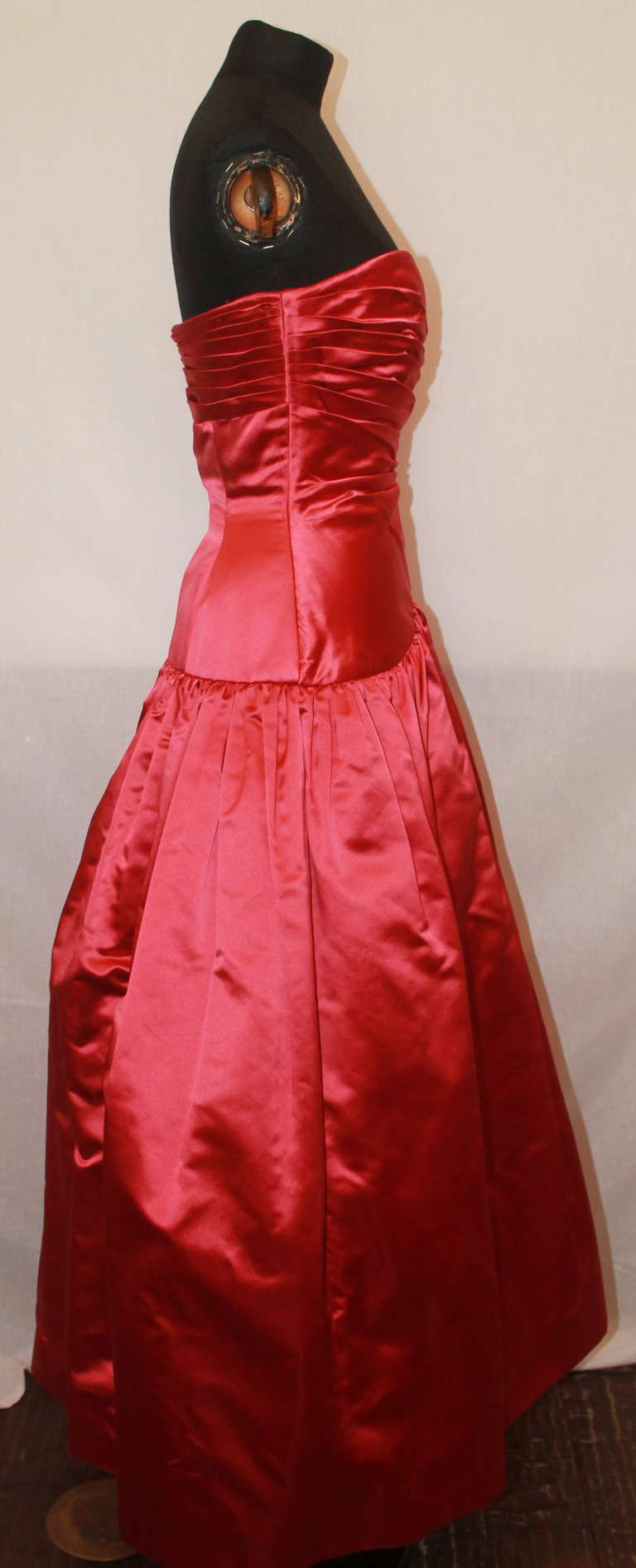 Carolyn Roehm Red Satin Gown - 4 In Excellent Condition In West Palm Beach, FL