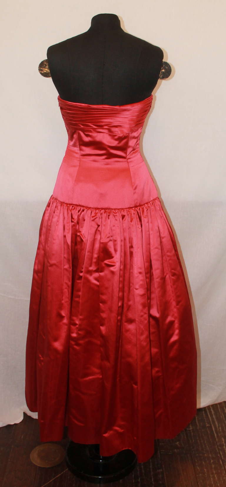 Women's Carolyn Roehm Red Satin Gown - 4