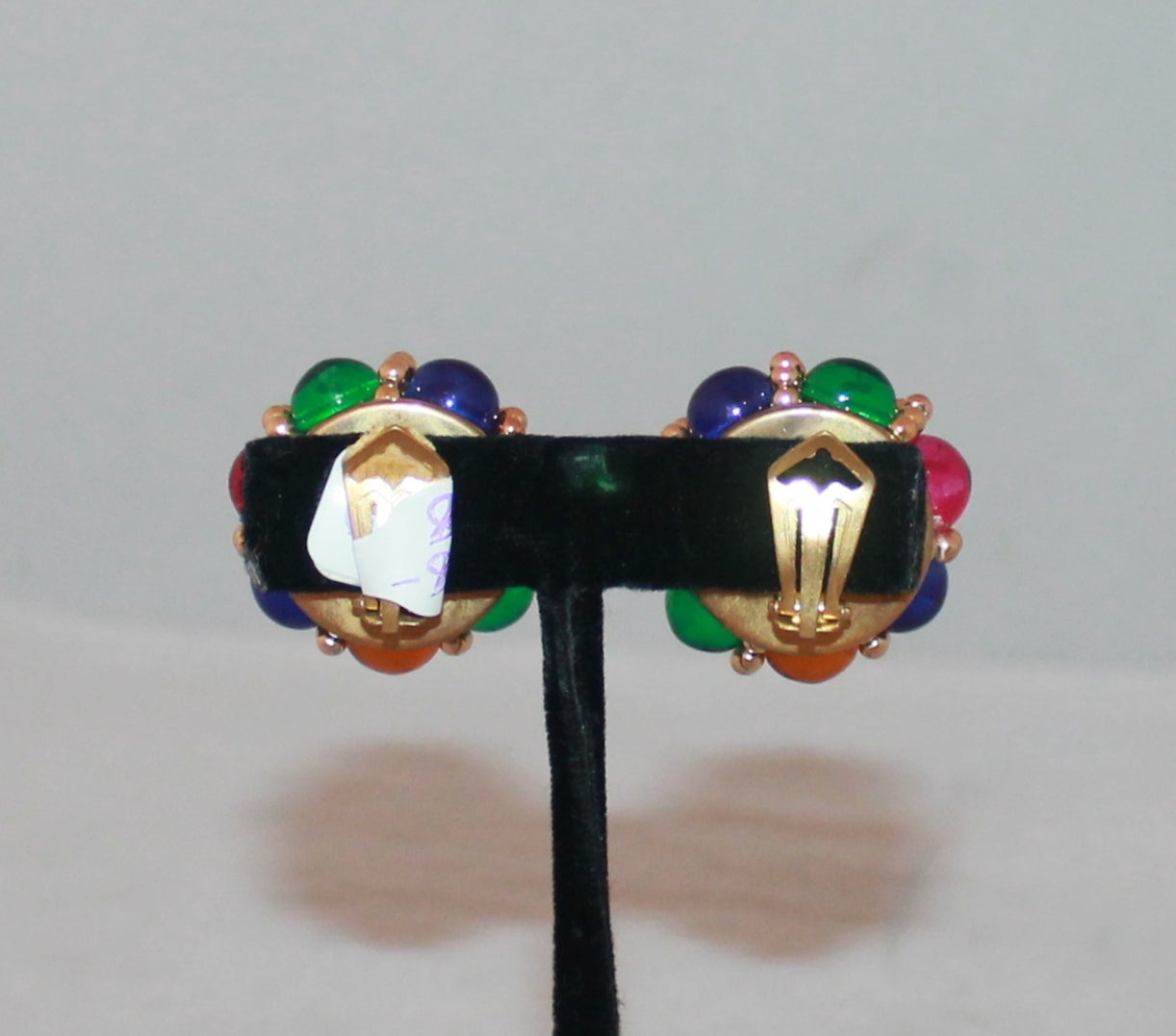 1980's Vintage Multi-Color Beaded Clip-on Earrings In Good Condition In West Palm Beach, FL