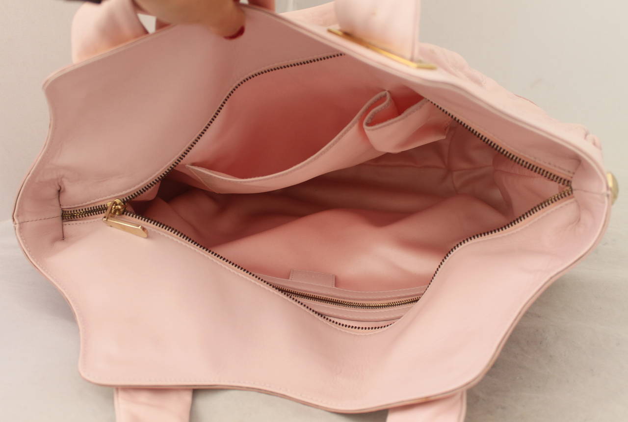 Versace Pastel Pink Motif-Themed Quilted Leather Shoulder Bag In Good Condition In West Palm Beach, FL