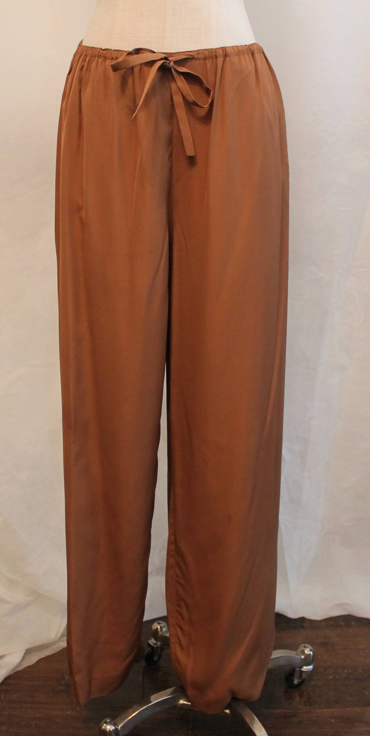 Jean Paul Gaultier 2000s Brown Drawstring Palazzo Pants with Scrunch Pockets - 8. These pants are in very good condition with light wear. The scrunch pockets are on the back and there are 2 normal side pockets. 

Measurements:
Waist-