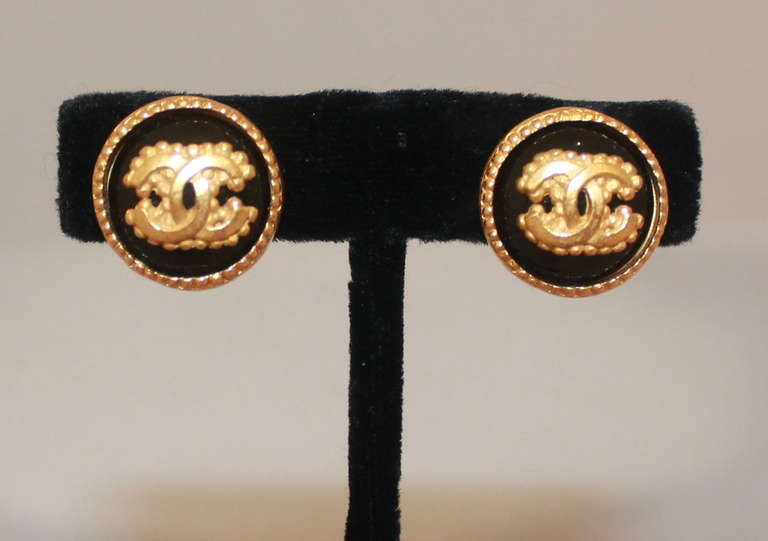 Chanel Black & Gold Vintage Clip-On Earrings with Signature 