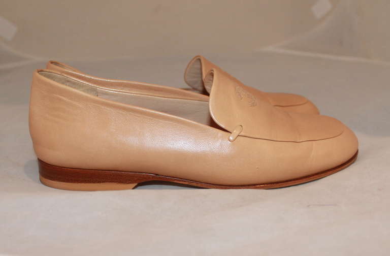 Chanel Tan Loafers - 36 In Excellent Condition In West Palm Beach, FL