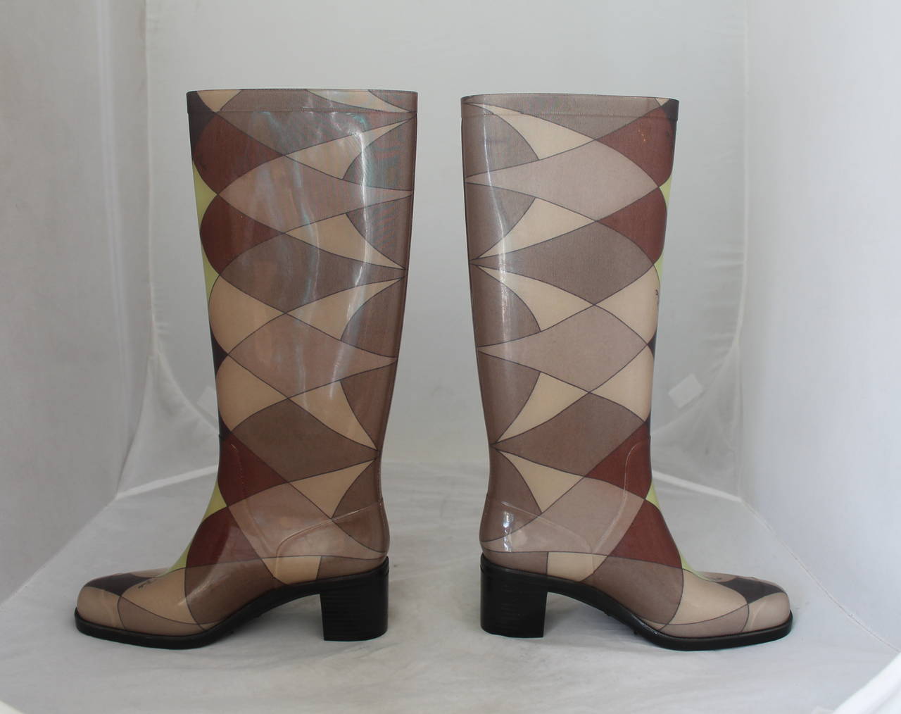 Emilio Pucci Brown & Green Printed Plastic Rain Boots with Box - 37. These boots are in good condition with some use on the outside. The bottom of the shoe is in very good shape but the box is not brand new.