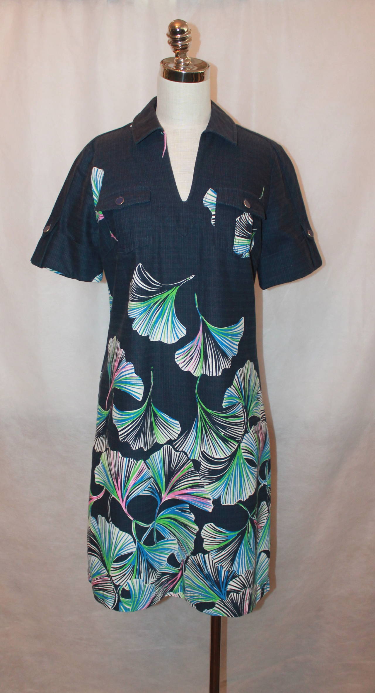 Lilly Pulitzer Navy Short Sleeve Collared V Neck Dress with Floral Print on Bottom. This Size 6 Dress is in Very Good Condition.

Measurements:
Bust: 38 