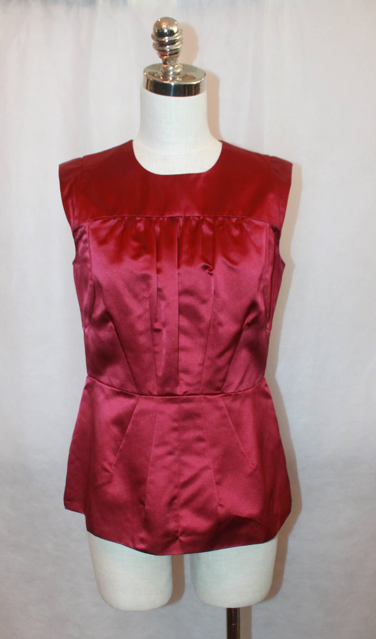 Prada Cherry Red Sleeveless Peplum Top with Pleated Look in Front. This Size 44 Top is in Excellent Condition.

Fabric: 100 % Silk

Measurements:
Bust: 34 