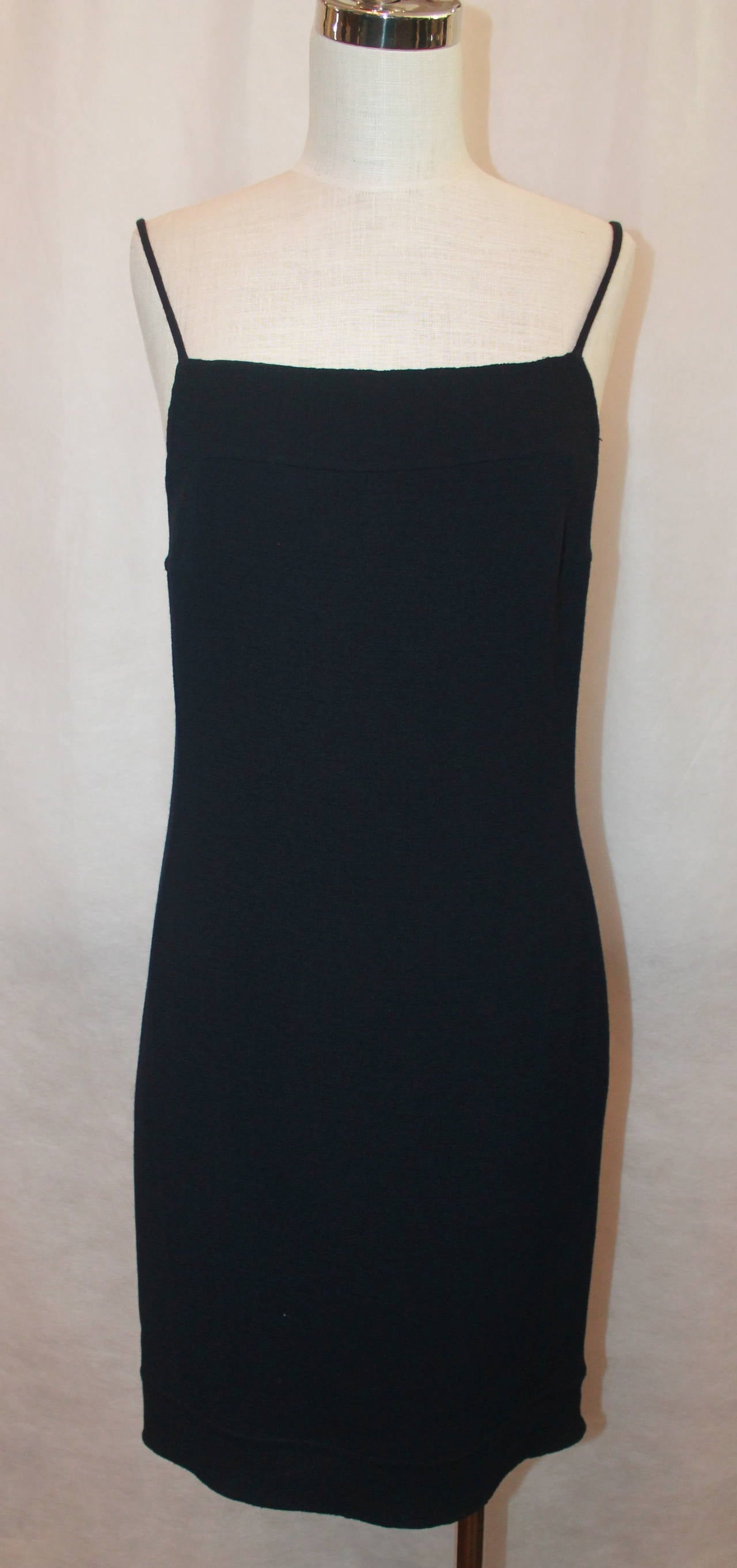 Chado Black and White Label Navy Wool Dress with Straight Neckline and Thin Straps. This Size 10 Dress is in Excellent Condition. 

Measurements:
Bust: 34.25 