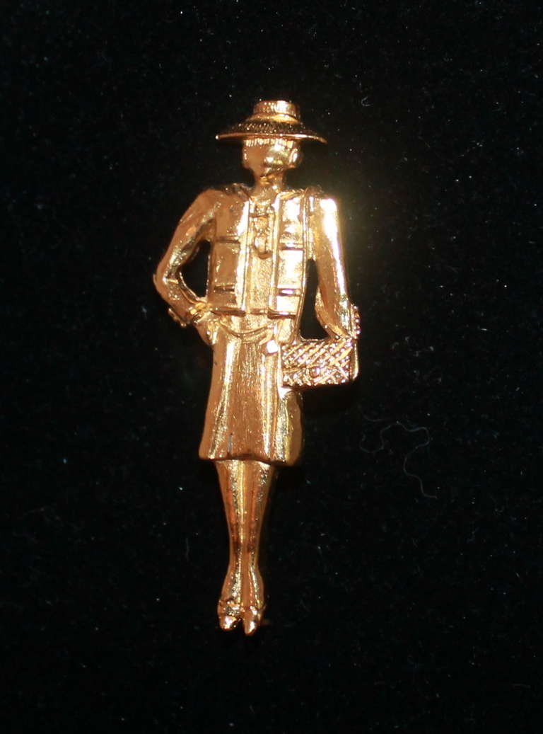 Chanel Vintage Lady Coco Gold Pin - circa 1970s. This pin is in excellent vintage condition.
Measurement:
Height- 2.25